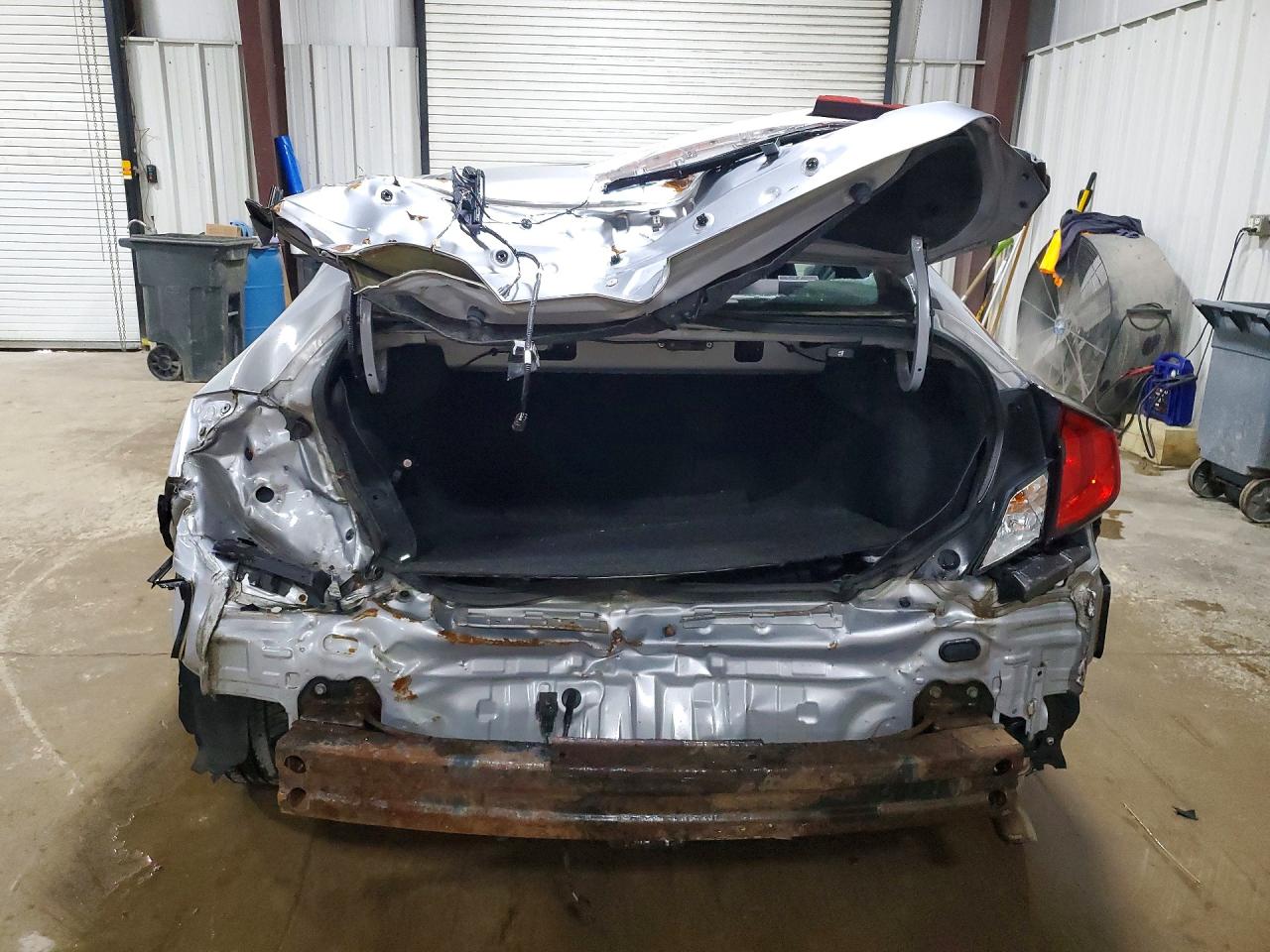 2018 Honda Civic Lx Silver vin: 2HGFC4B06JH303305