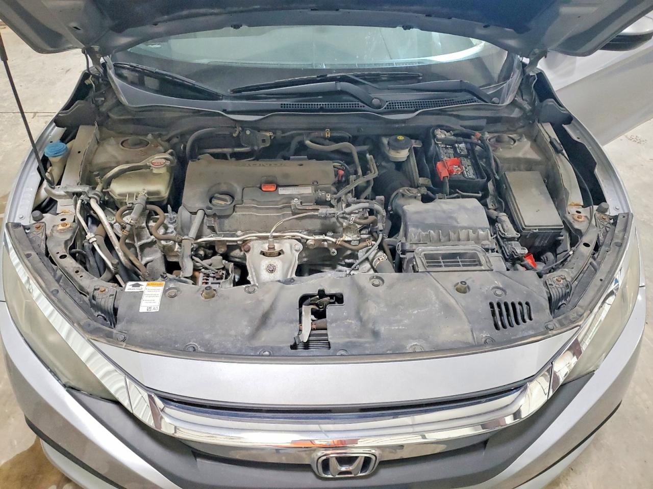 2018 Honda Civic Lx Silver vin: 2HGFC4B06JH303305
