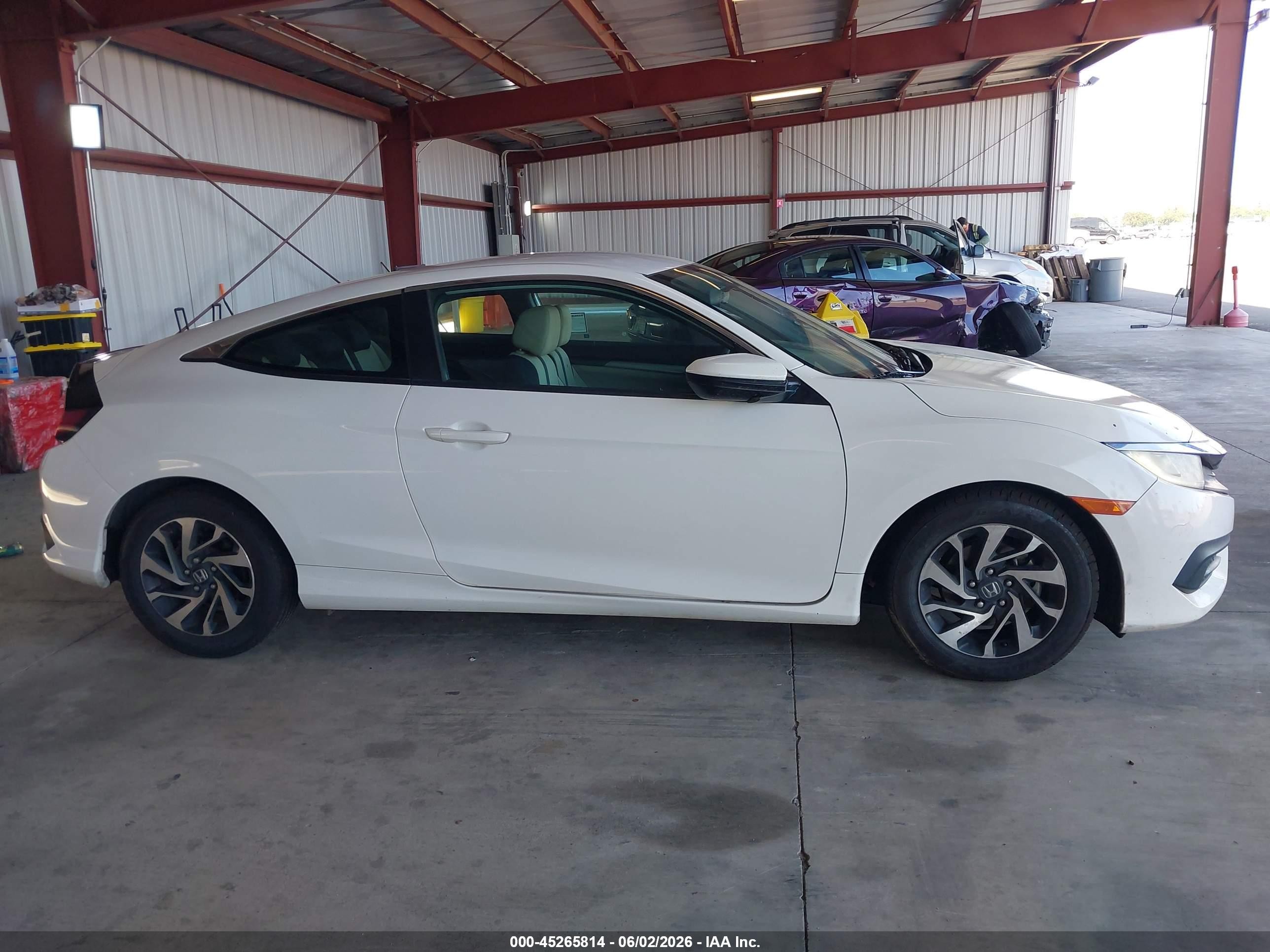 2016 Honda Civic Lx Белый vin: 2HGFC4B56GH314325