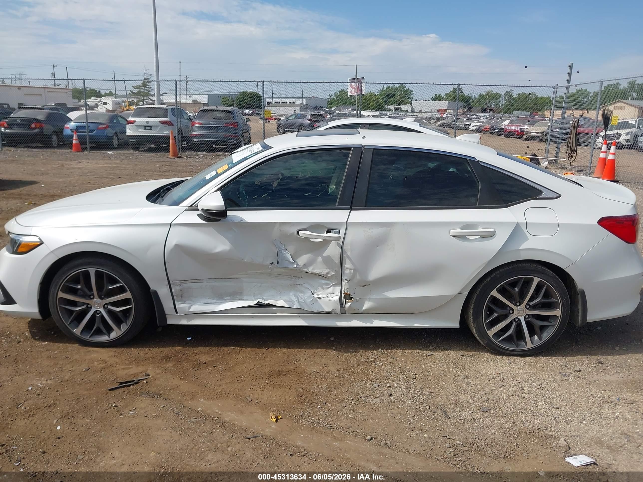 2022 Honda Civic Touring White vin: 2HGFE1F94NH303293