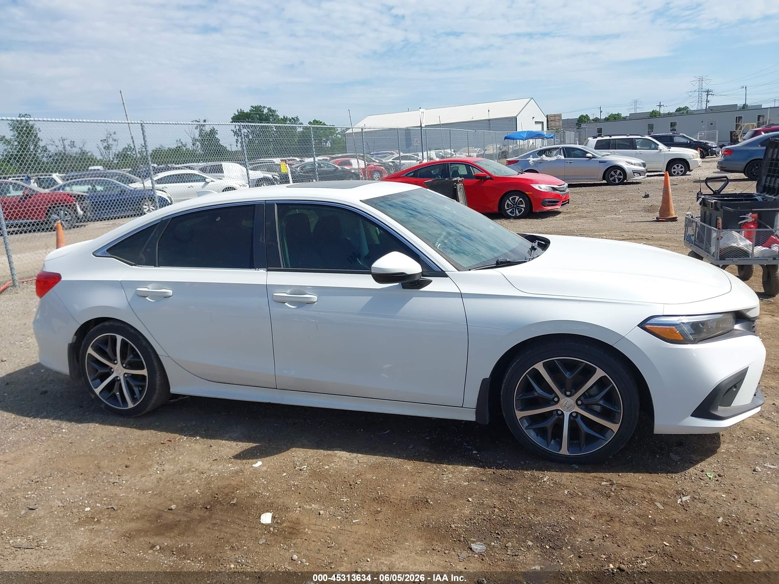 2022 Honda Civic Touring White vin: 2HGFE1F94NH303293