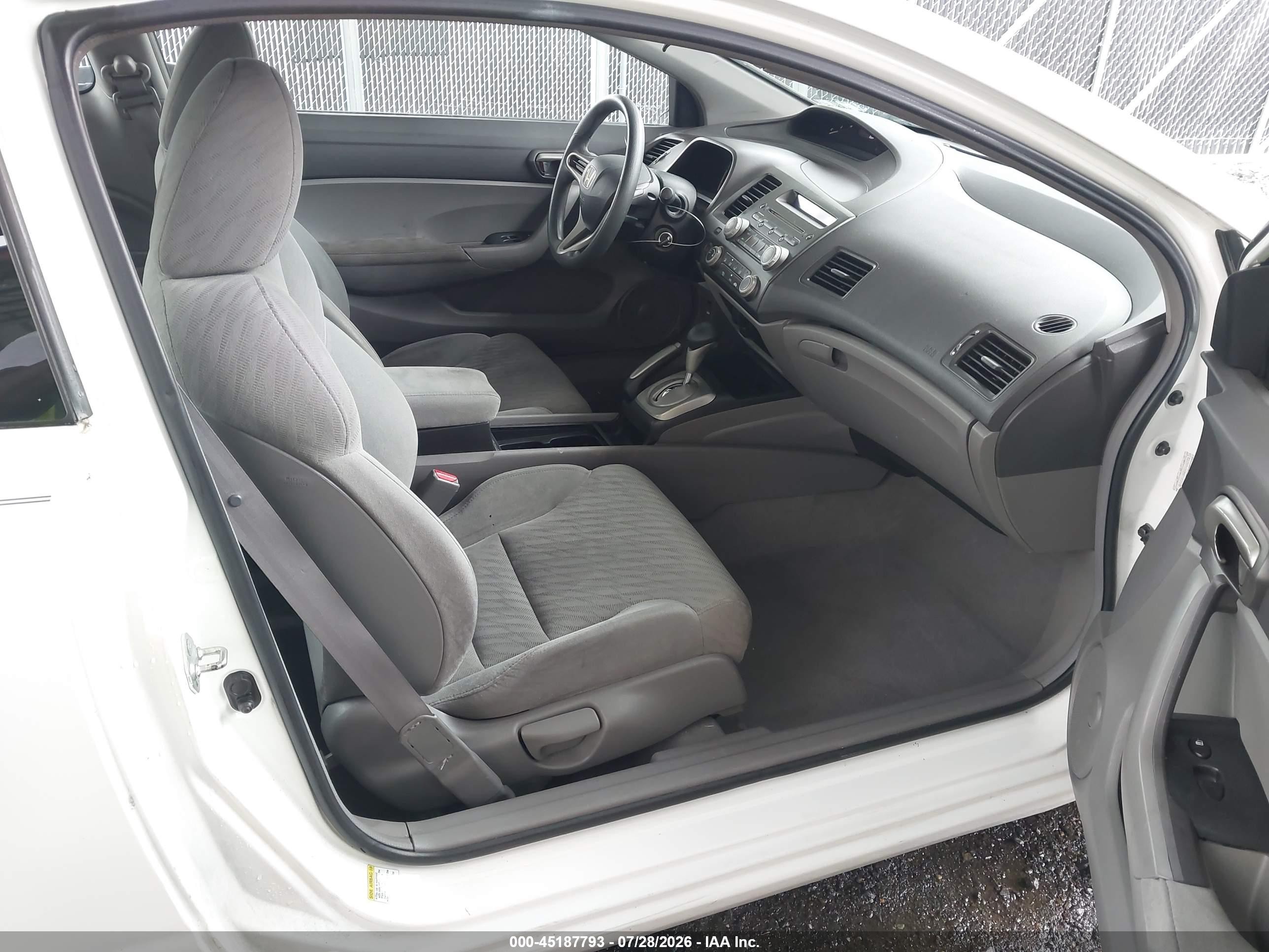 2009 Honda Civic Lx White vin: 2HGFG12659H525773