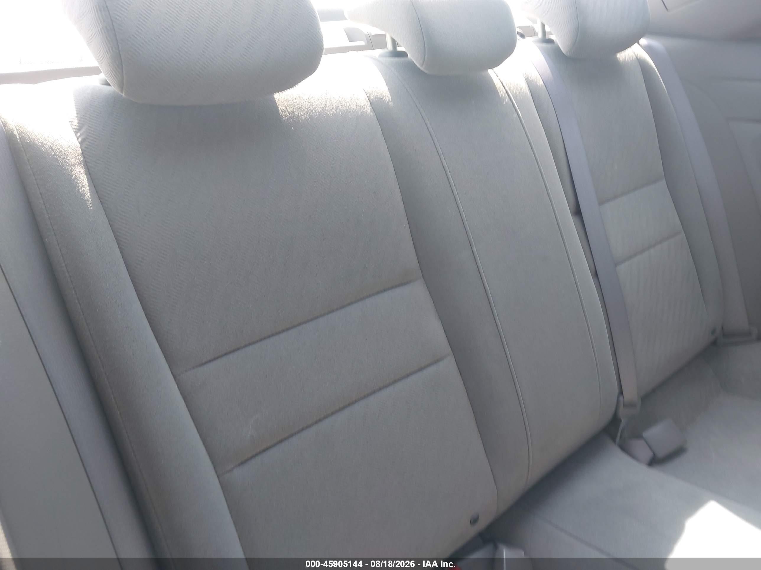 2010 Honda Civic Lx Silver vin: 2HGFG1B62AH528067