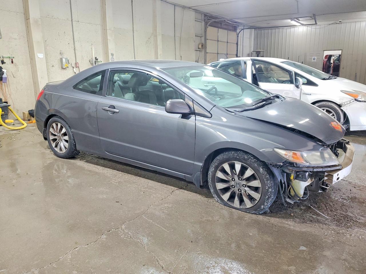 2010 Honda Civic 4d Dx Серый vin: 2HGFG1B94AH526489