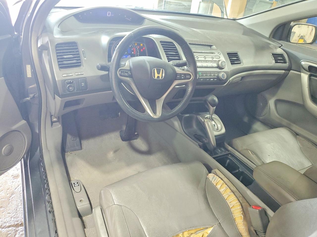 2010 Honda Civic 4d Dx Серый vin: 2HGFG1B94AH526489