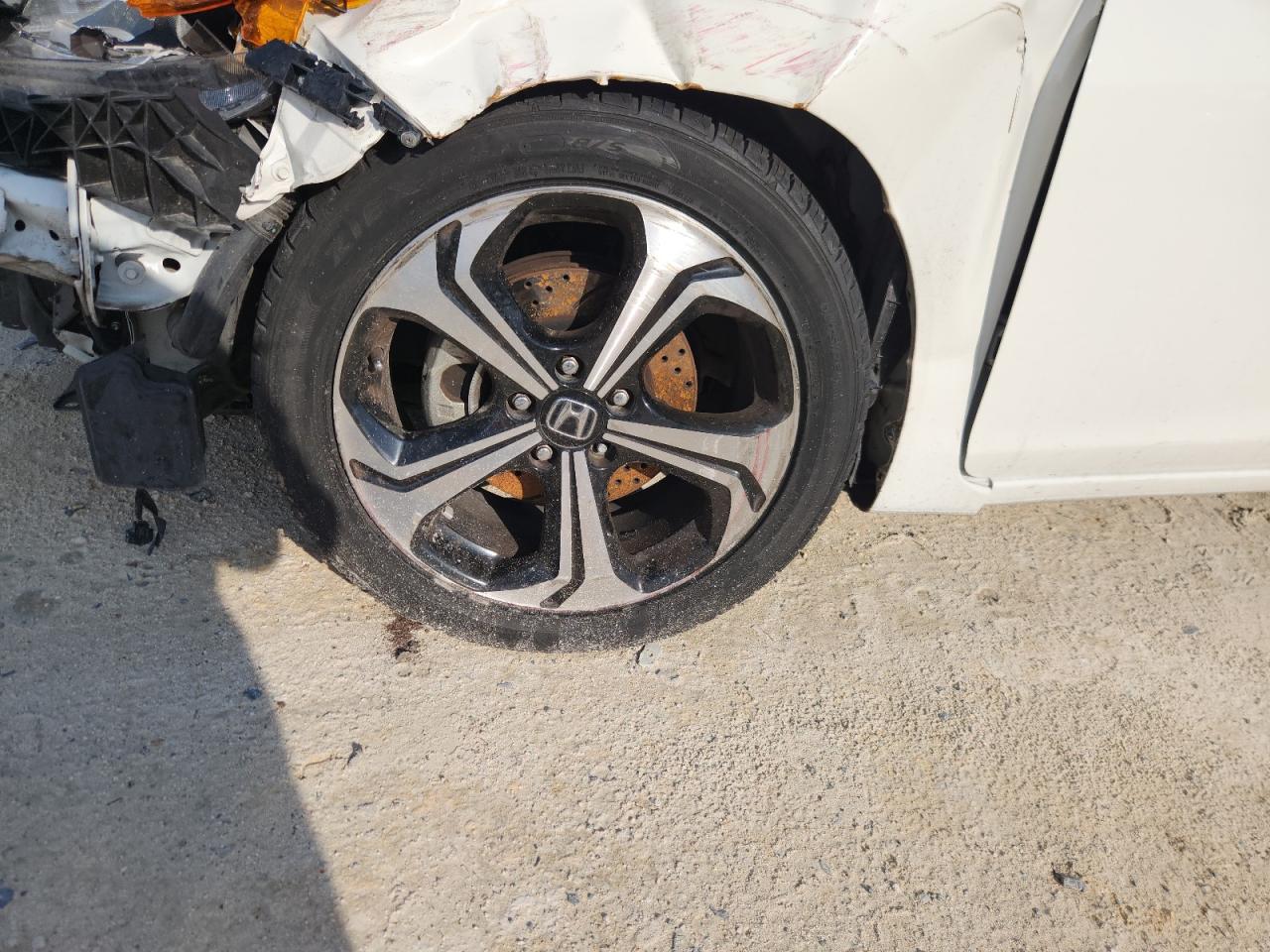2014 Honda Civic Si White vin: 2HGFG4A53EH701191 Damage: Left Front Wheel, Curb Rash, > 12 Inches