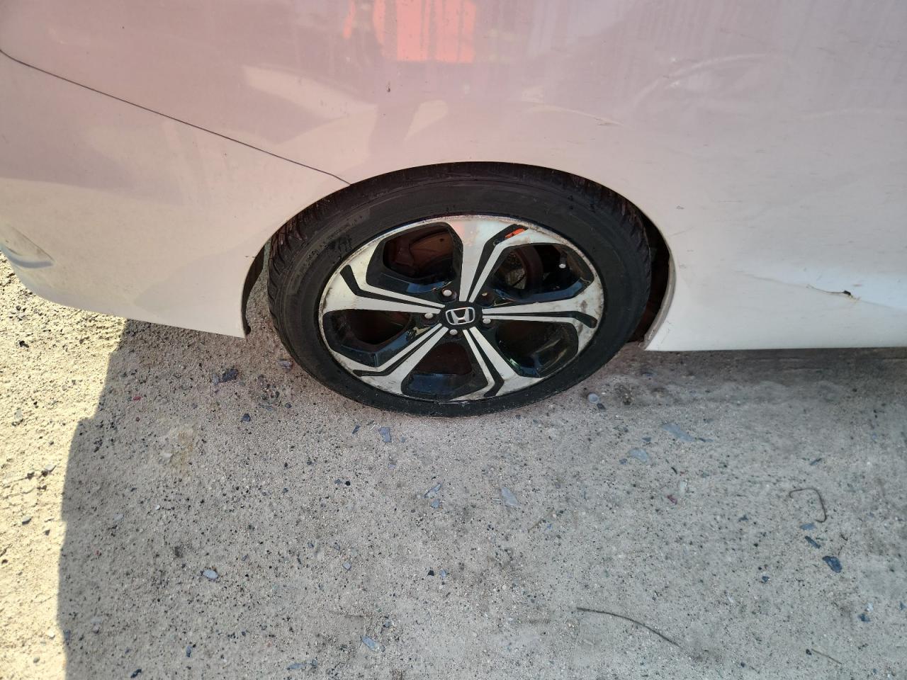 2014 Honda Civic Si White vin: 2HGFG4A53EH701191 Damage: Right Rear Wheel, Curb Rash, > 12 Inches