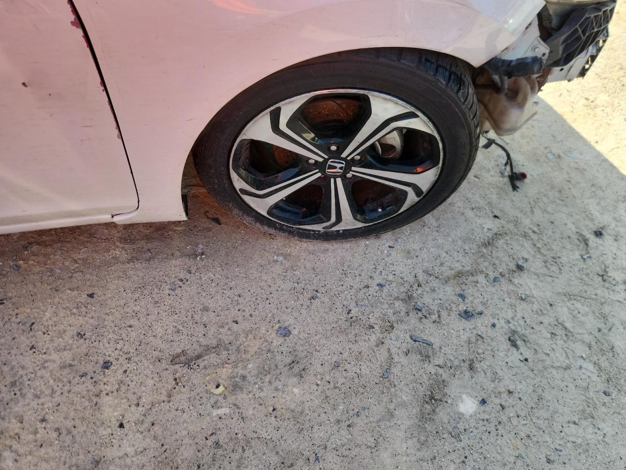 2014 Honda Civic Si White vin: 2HGFG4A53EH701191 Damage: Right Front Wheel, Curb Rash, > 12 Inches