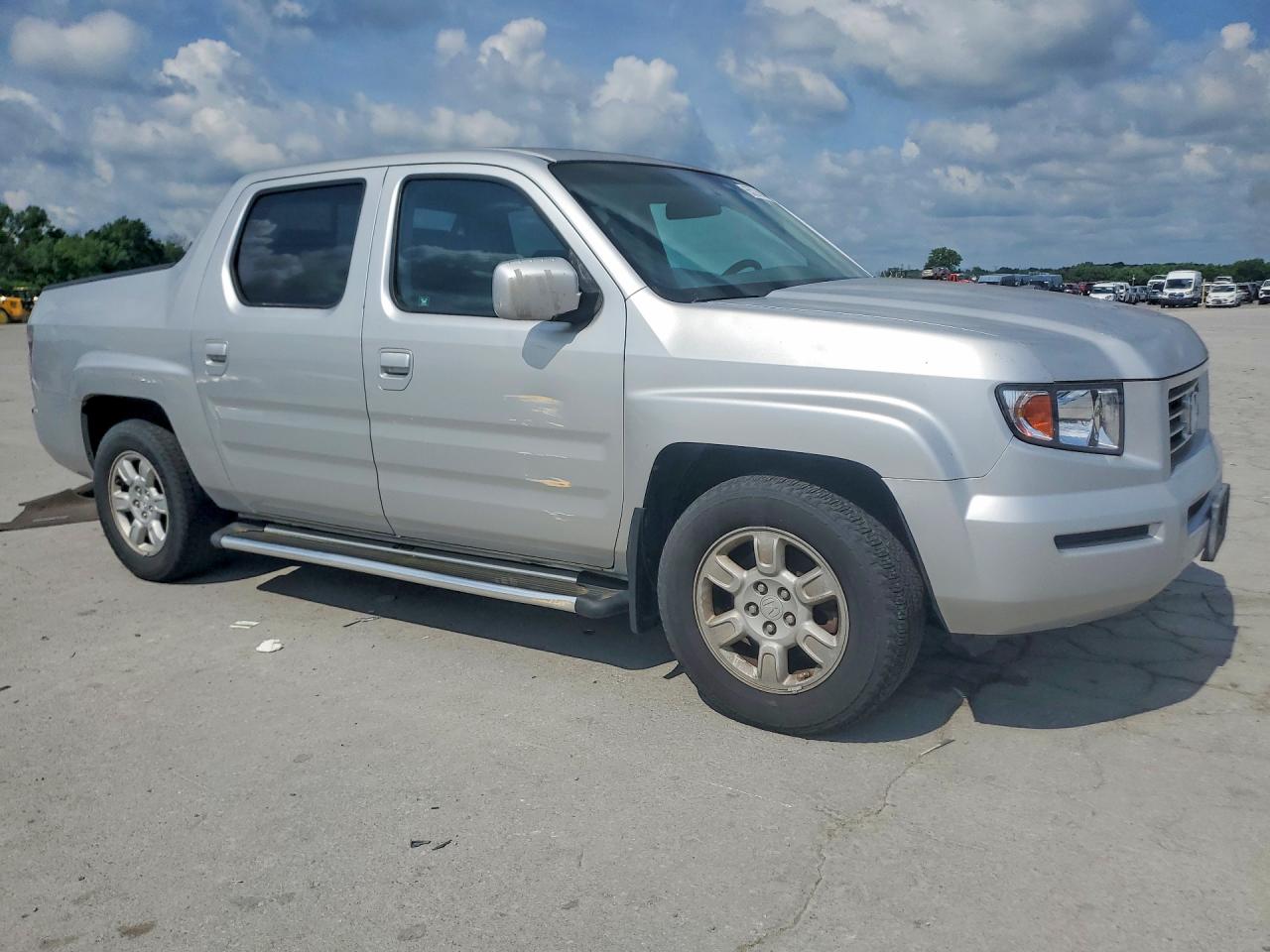 2006 Honda Ridgeline Silver vin: 2HJYK16426H536882