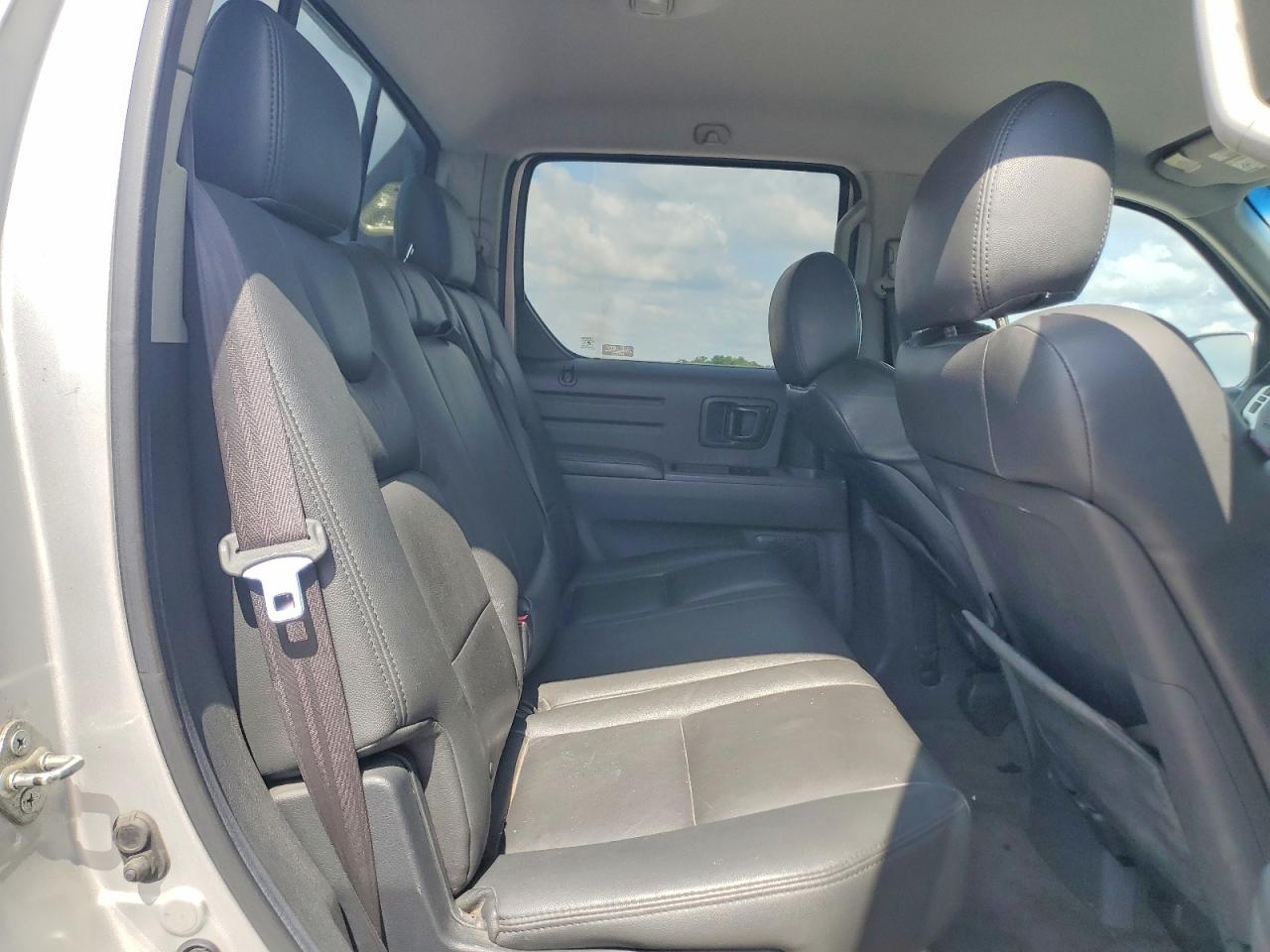 2006 Honda Ridgeline Silver vin: 2HJYK16426H536882
