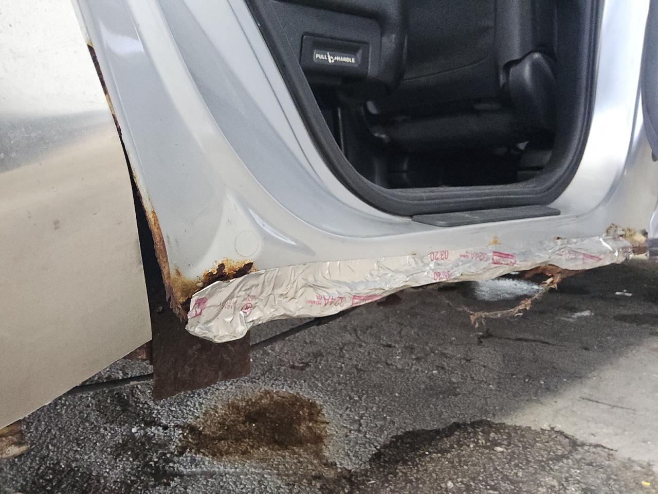 2007 Honda Ridgeline Rts Silver vin: 2HJYK16487H002514 Damage: Right Rocker Panel, Rust, Severe Damage