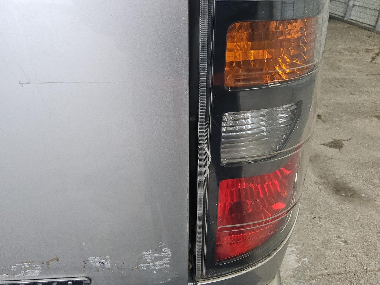 2007 Honda Ridgeline Rts Silver vin: 2HJYK16487H002514 Damage: Right Tail Light, Broken, Replacement Required