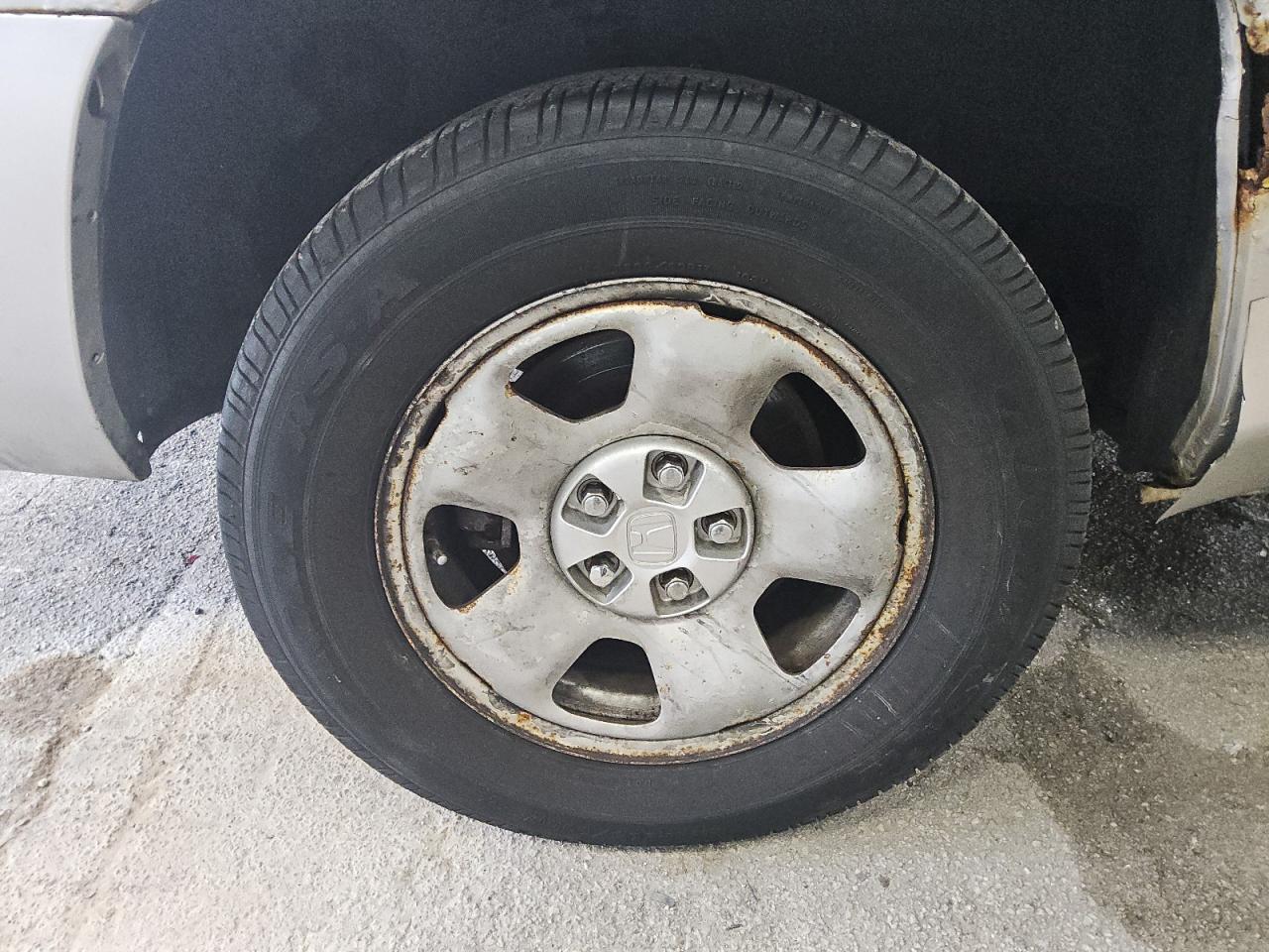 2007 Honda Ridgeline Rts Silver vin: 2HJYK16487H002514 Damage: Right Rear Tire, Worn, Replacement Required