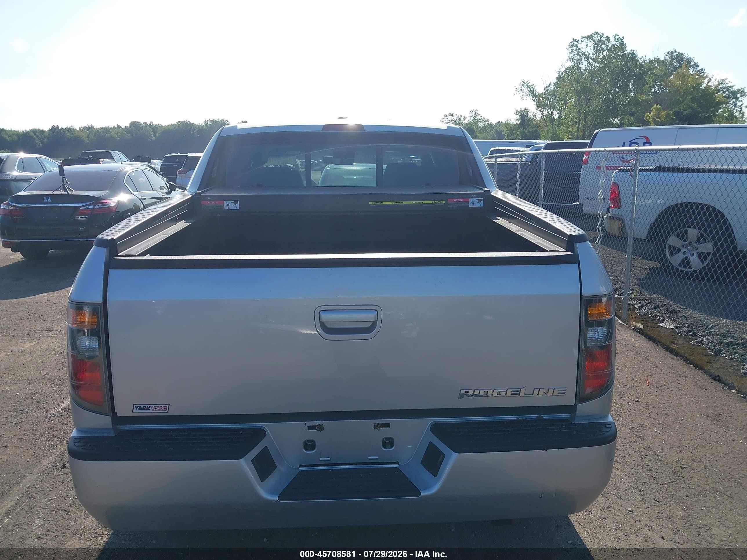 2008 Honda Ridgeline Rtl Silver vin: 2HJYK16508H506310