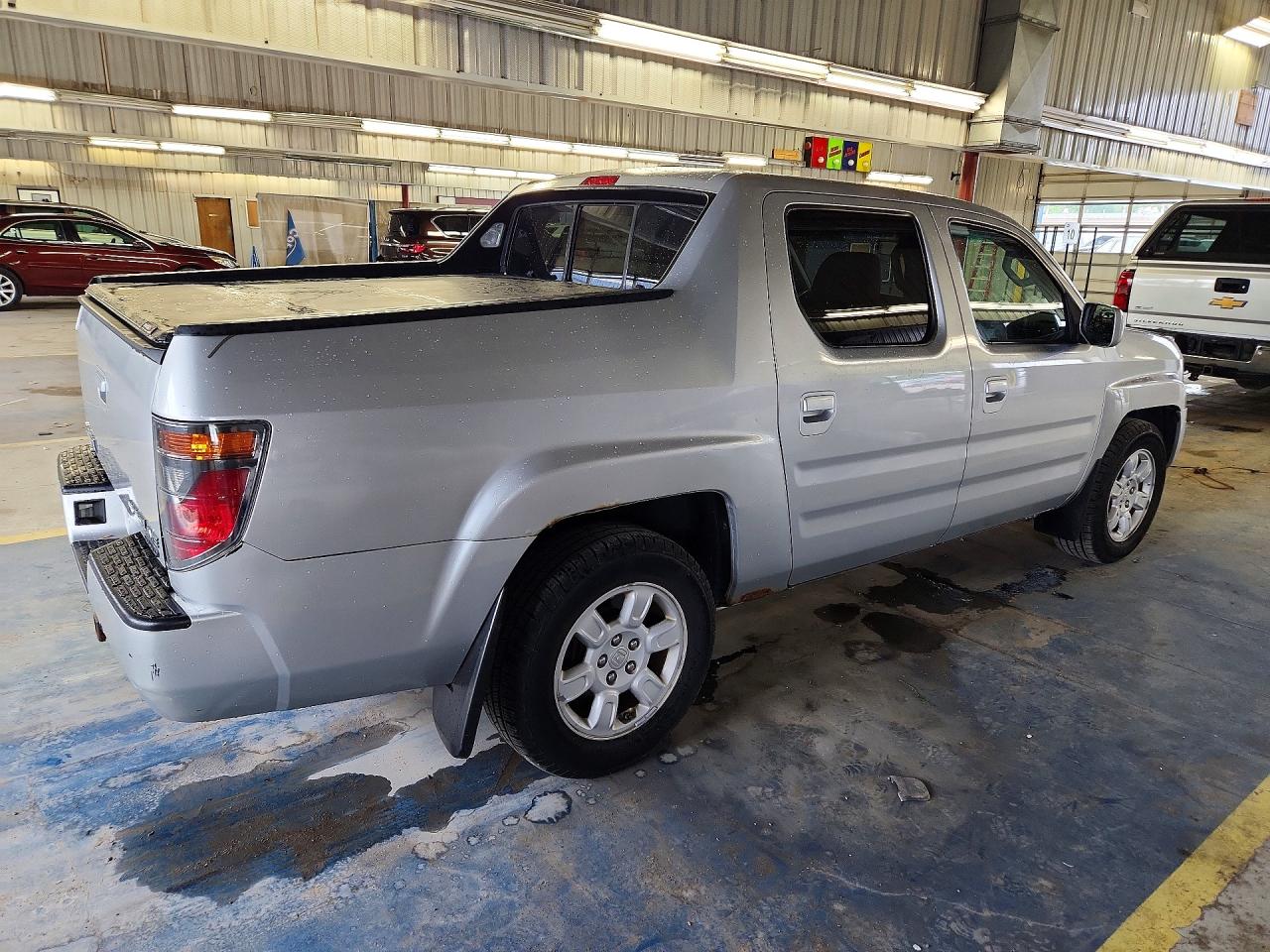 2006 Honda Ridgeline Rtl Silver vin: 2HJYK16526H556025