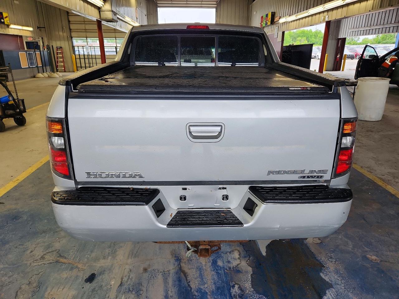 2006 Honda Ridgeline Rtl Silver vin: 2HJYK16526H556025