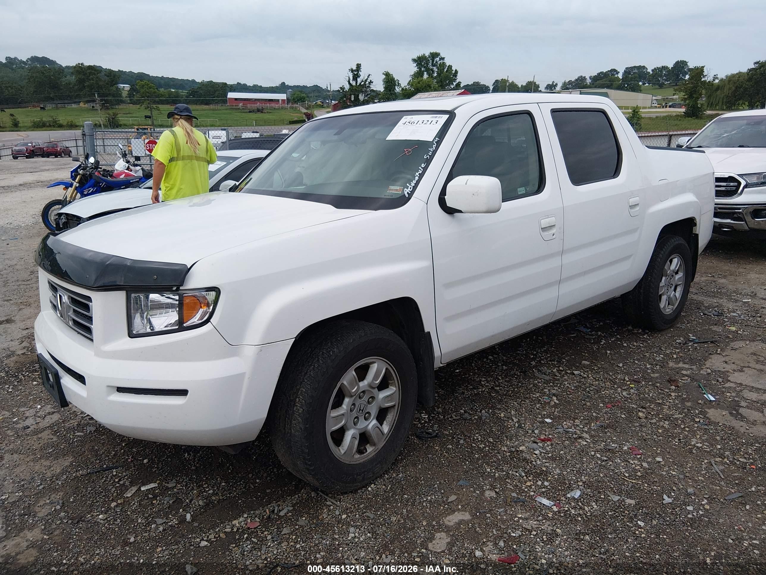 2007 Honda Ridgeline Rtl White vin: 2HJYK16527H521941