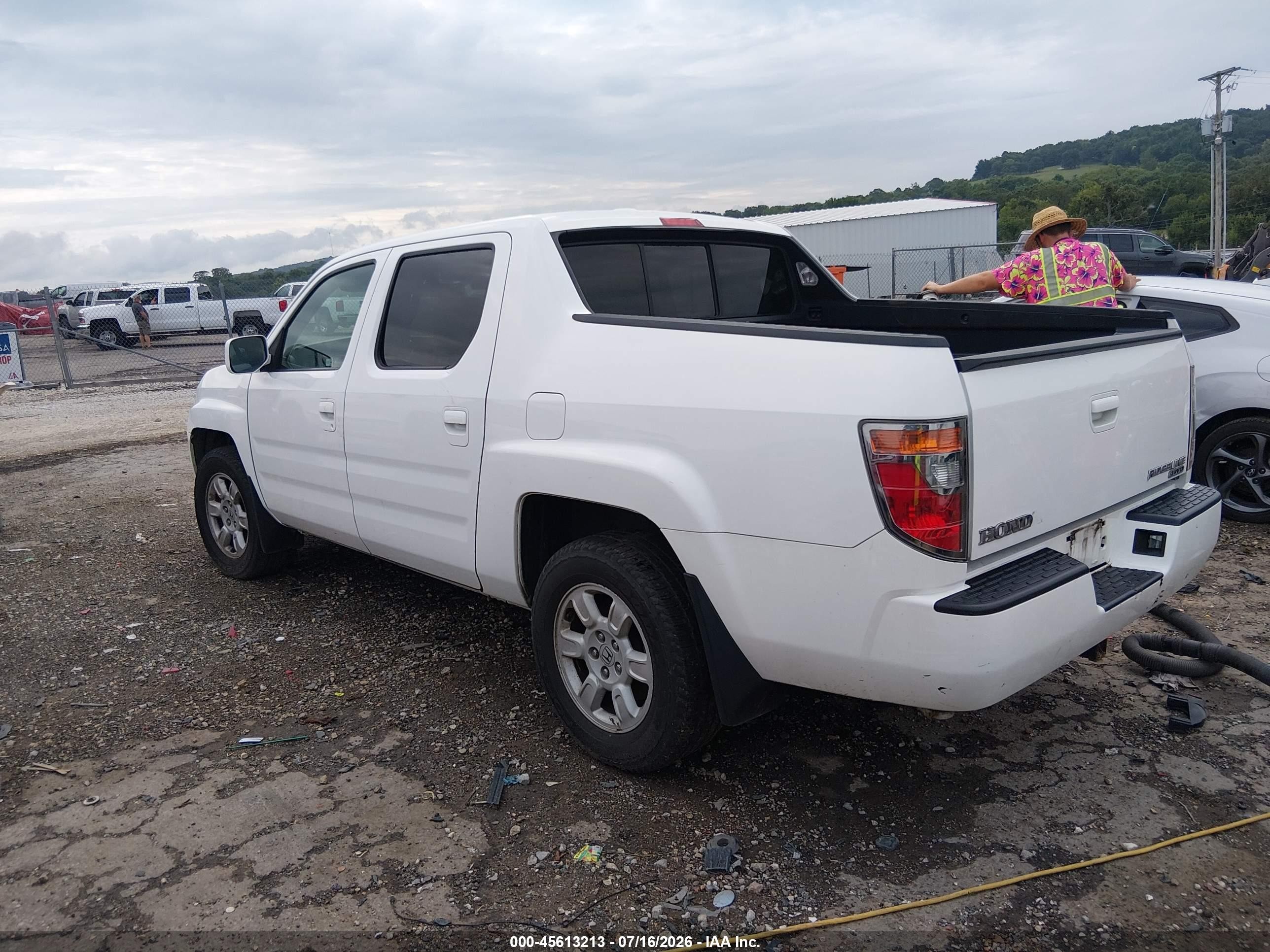 2007 Honda Ridgeline Rtl White vin: 2HJYK16527H521941