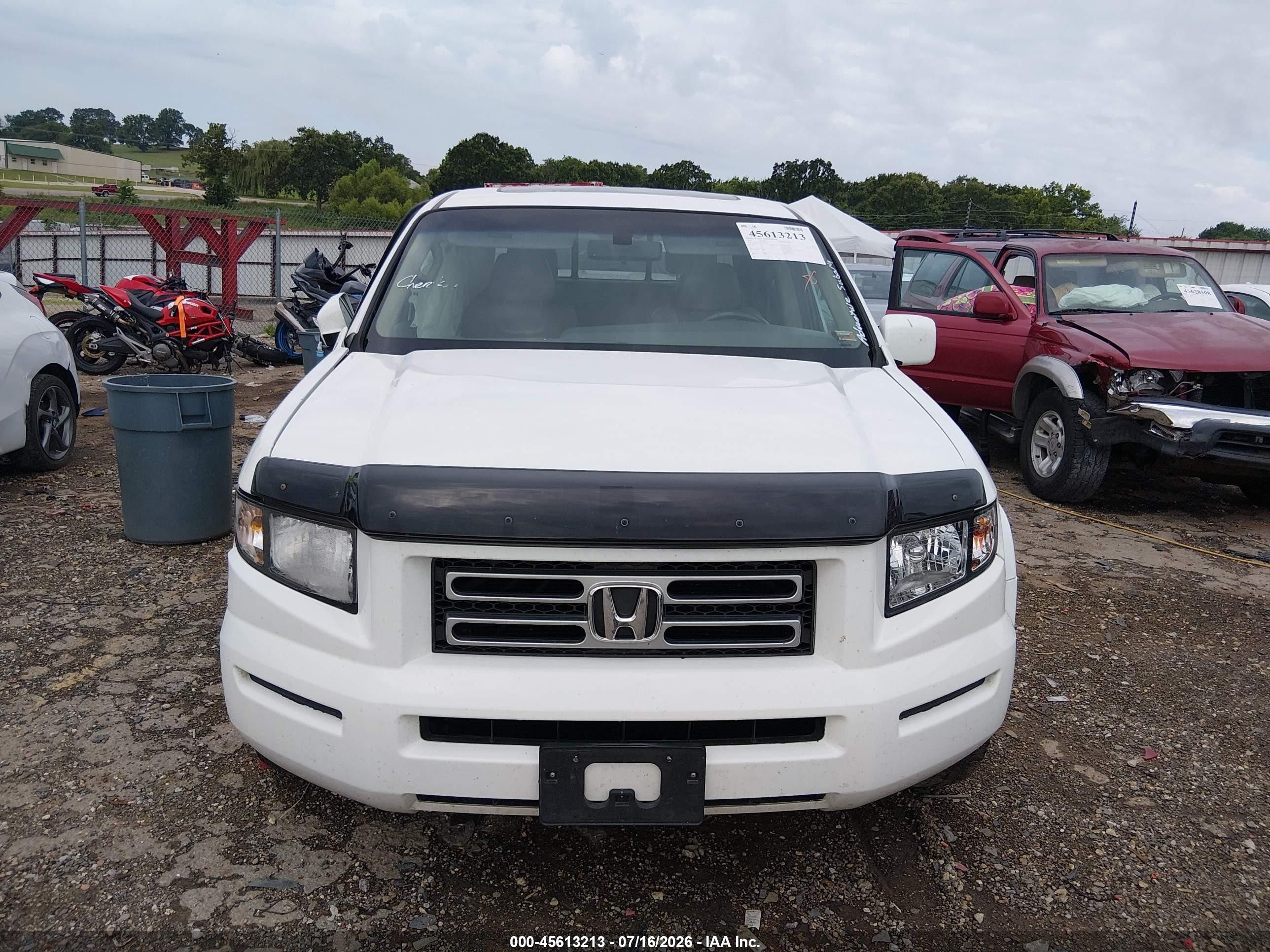 2007 Honda Ridgeline Rtl White vin: 2HJYK16527H521941