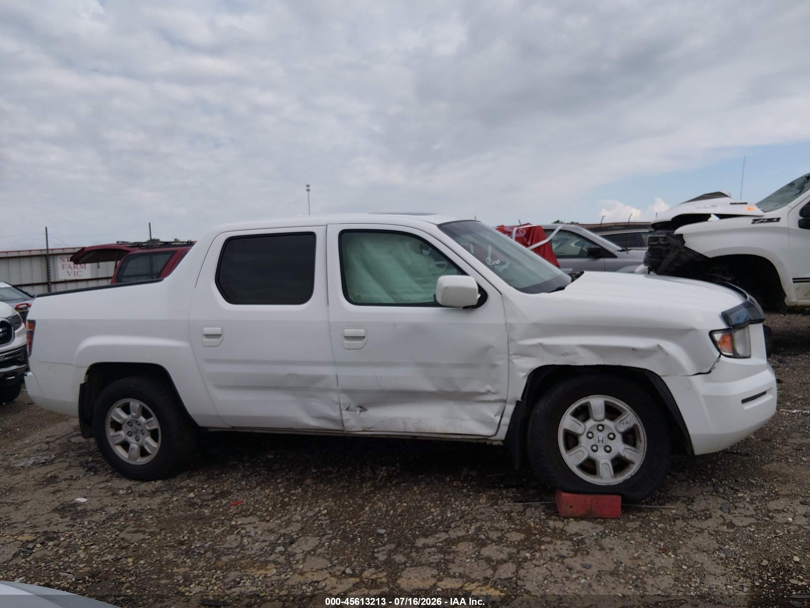2007 Honda Ridgeline Rtl White vin: 2HJYK16527H521941