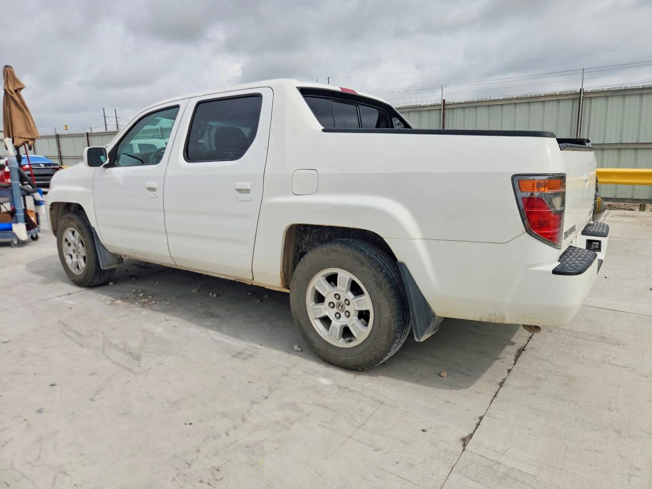 2008 Honda Ridgeline Rtl White vin: 2HJYK16538H512733