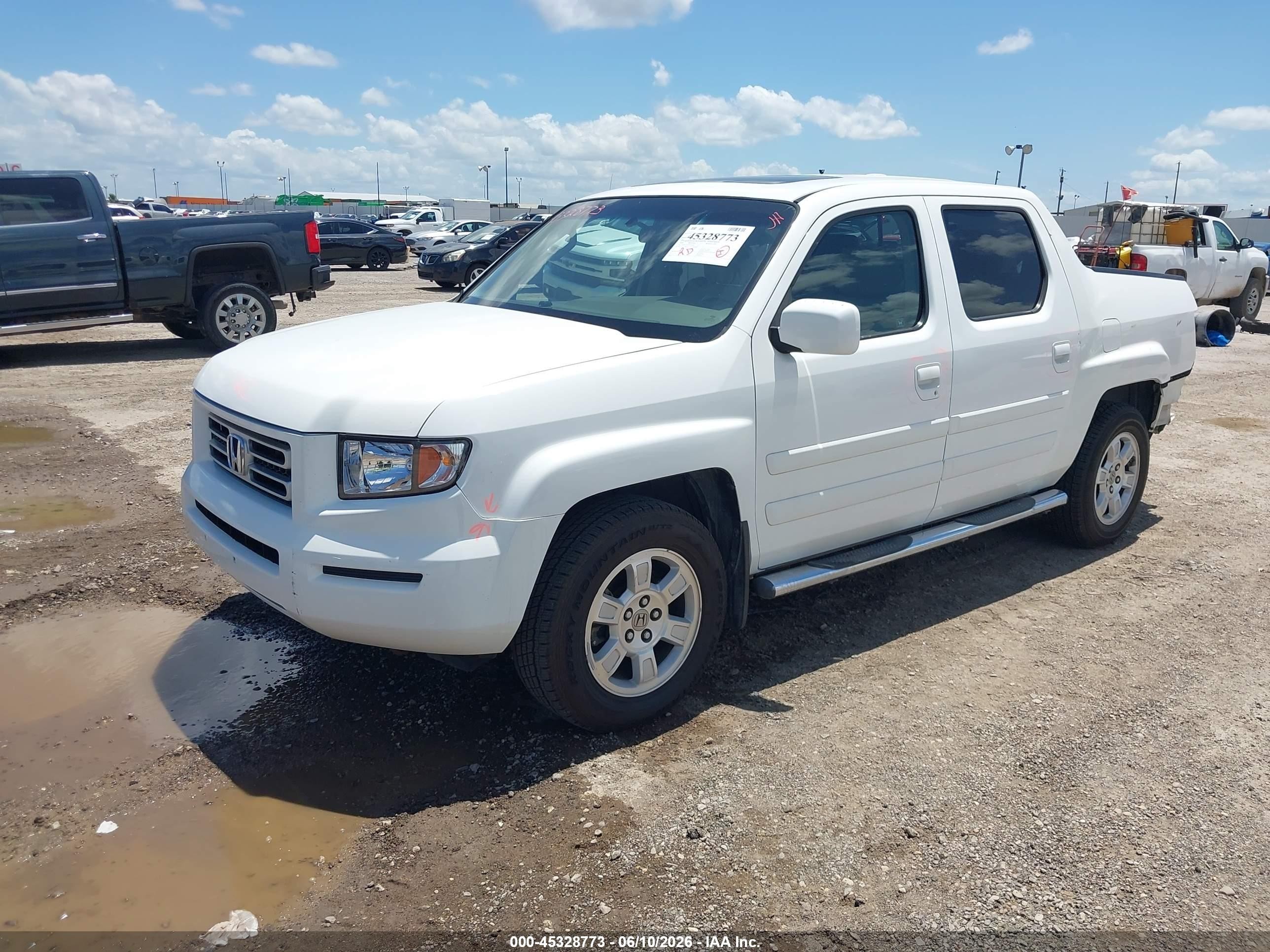 2008 Honda Ridgeline Rtl White vin: 2HJYK16558H515696