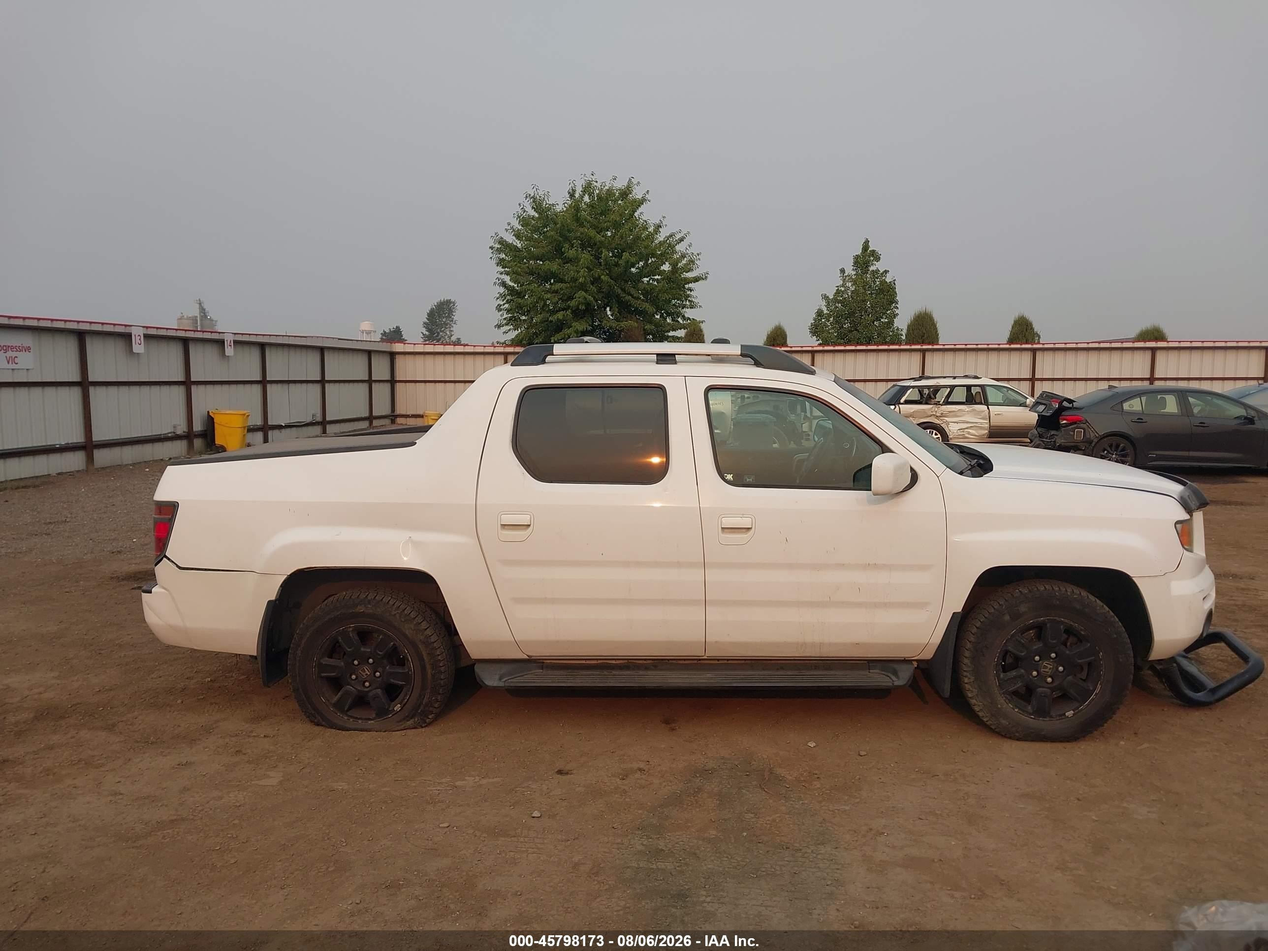 2006 Honda Ridgeline Rtl White vin: 2HJYK16566H005337