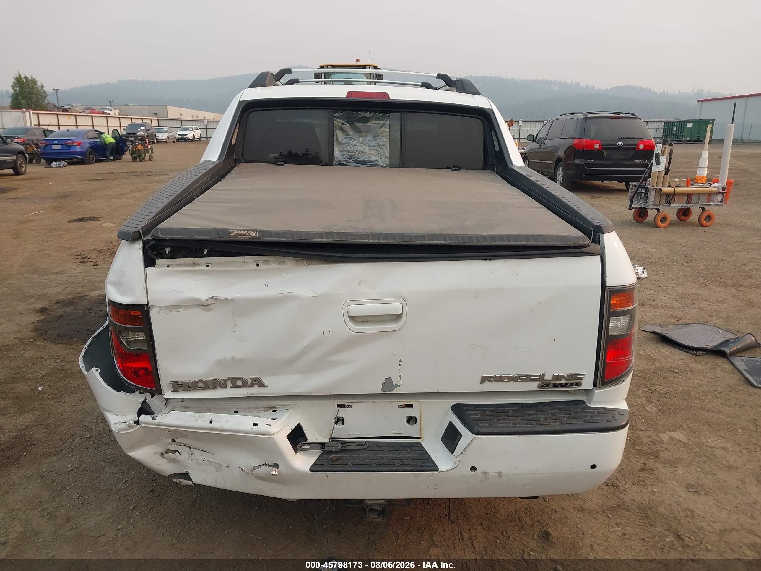 2006 Honda Ridgeline Rtl White vin: 2HJYK16566H005337