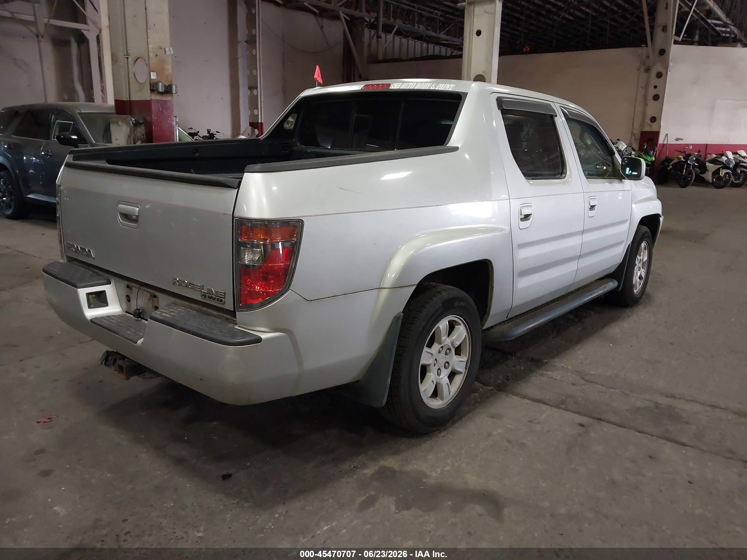 2006 Honda Ridgeline Rtl Silver vin: 2HJYK16566H520533