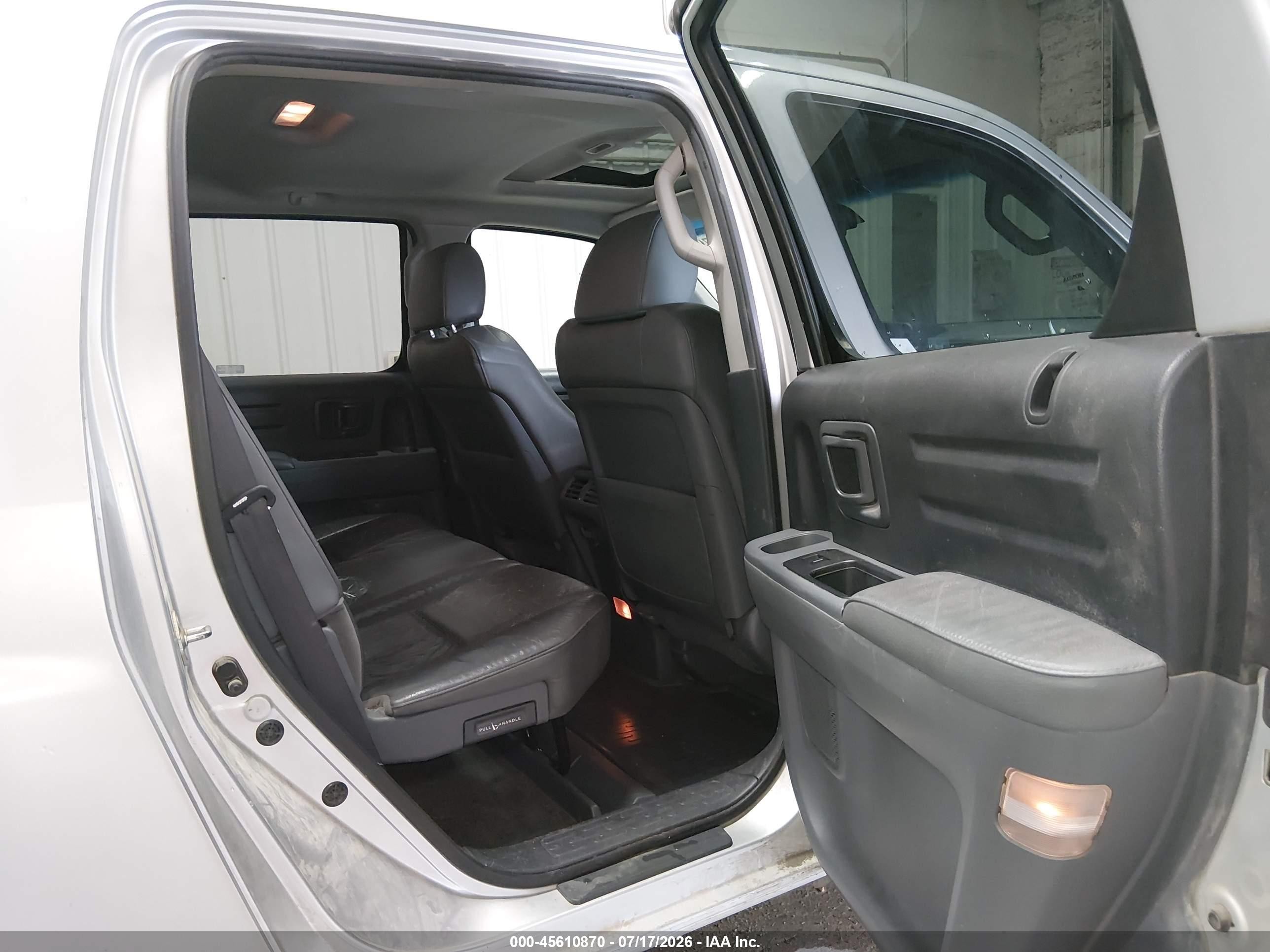 2007 Honda Ridgeline Rtl Silver vin: 2HJYK16567H542940