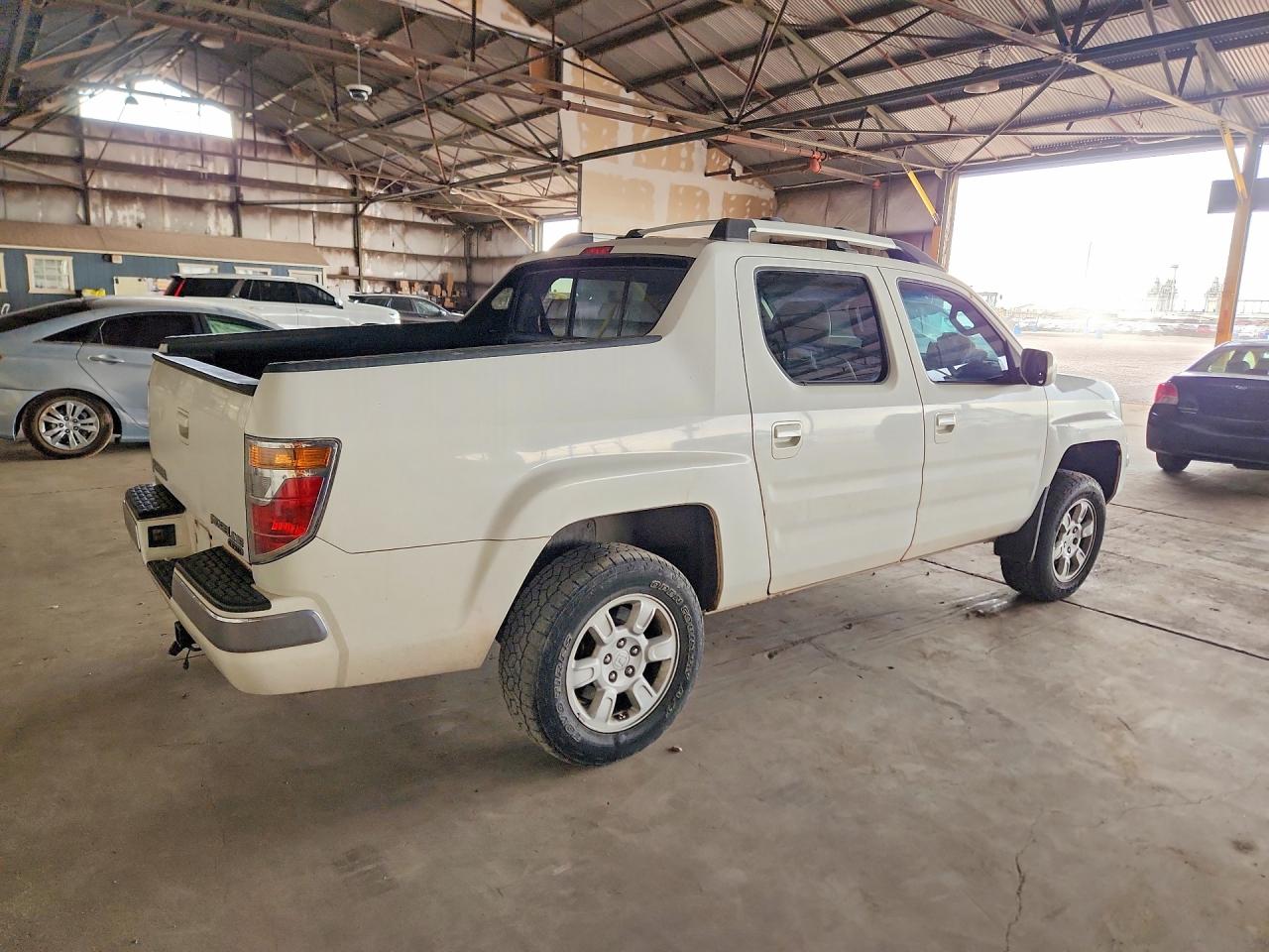2006 Honda Ridgeline Rtl White vin: 2HJYK16576H555338