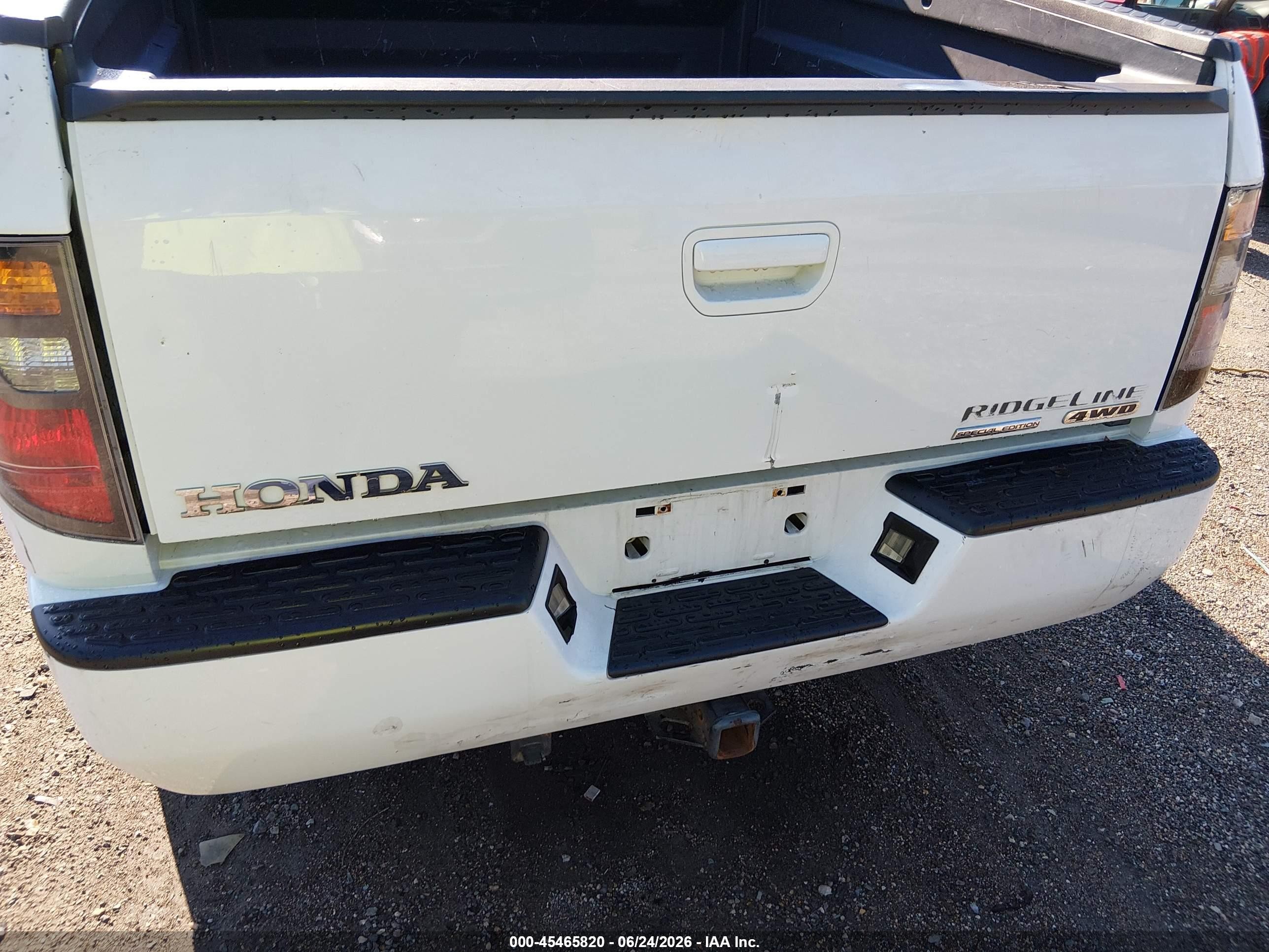 2006 Honda Ridgeline Rtl White vin: 2HJYK16576H563553
