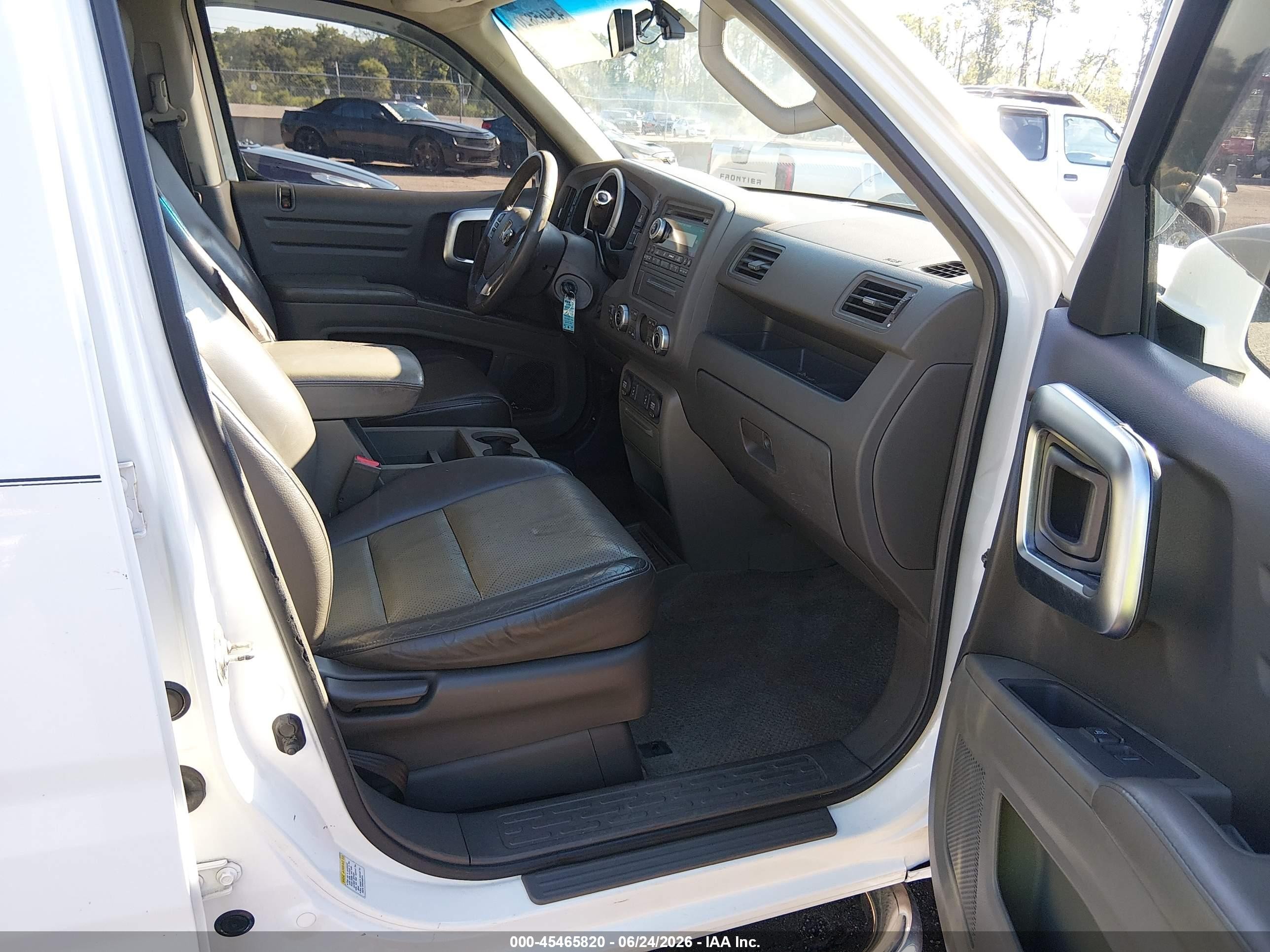 2006 Honda Ridgeline Rtl White vin: 2HJYK16576H563553