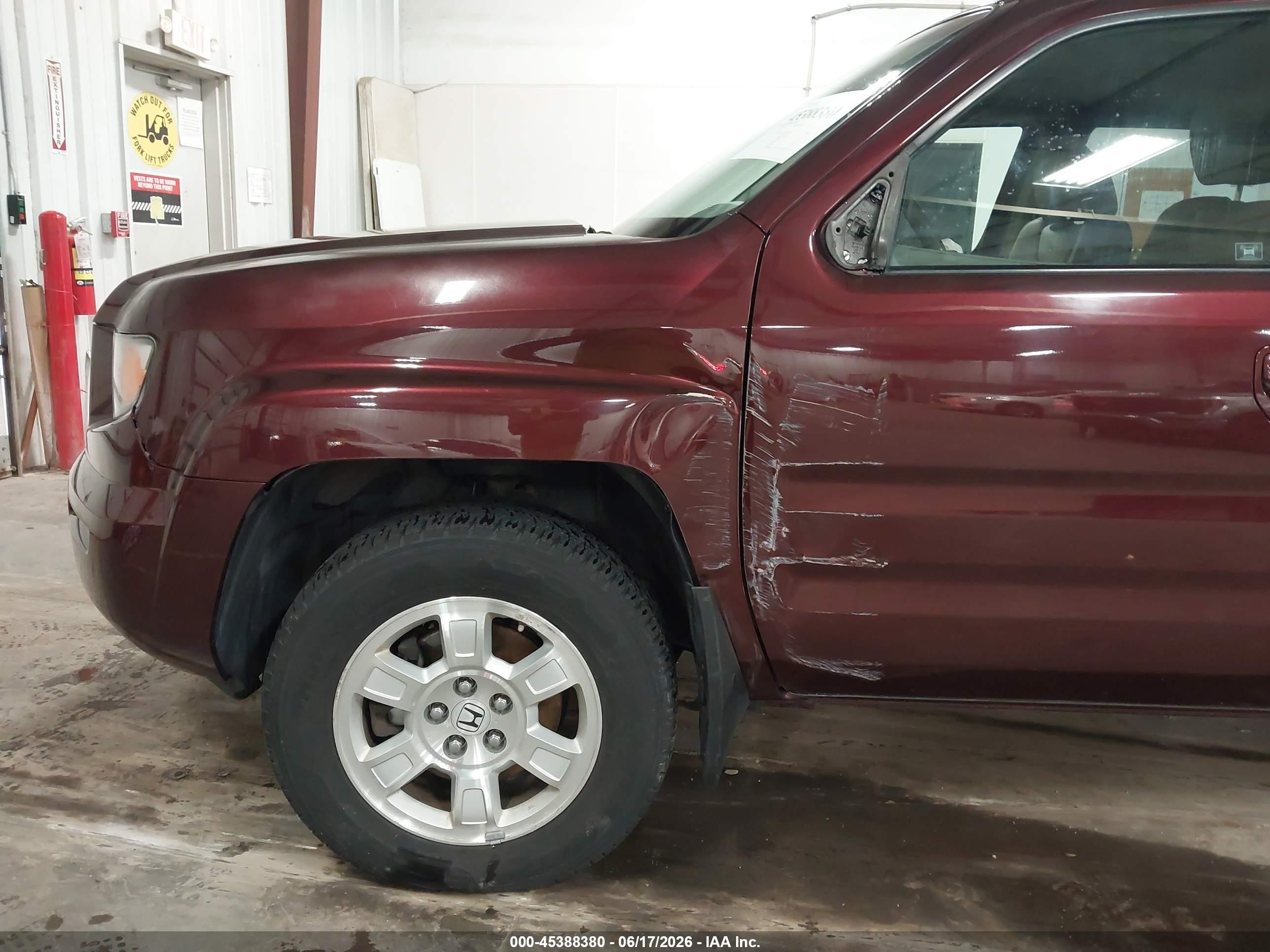 2008 Honda Ridgeline Rtl Burgundy vin: 2HJYK16598H512008