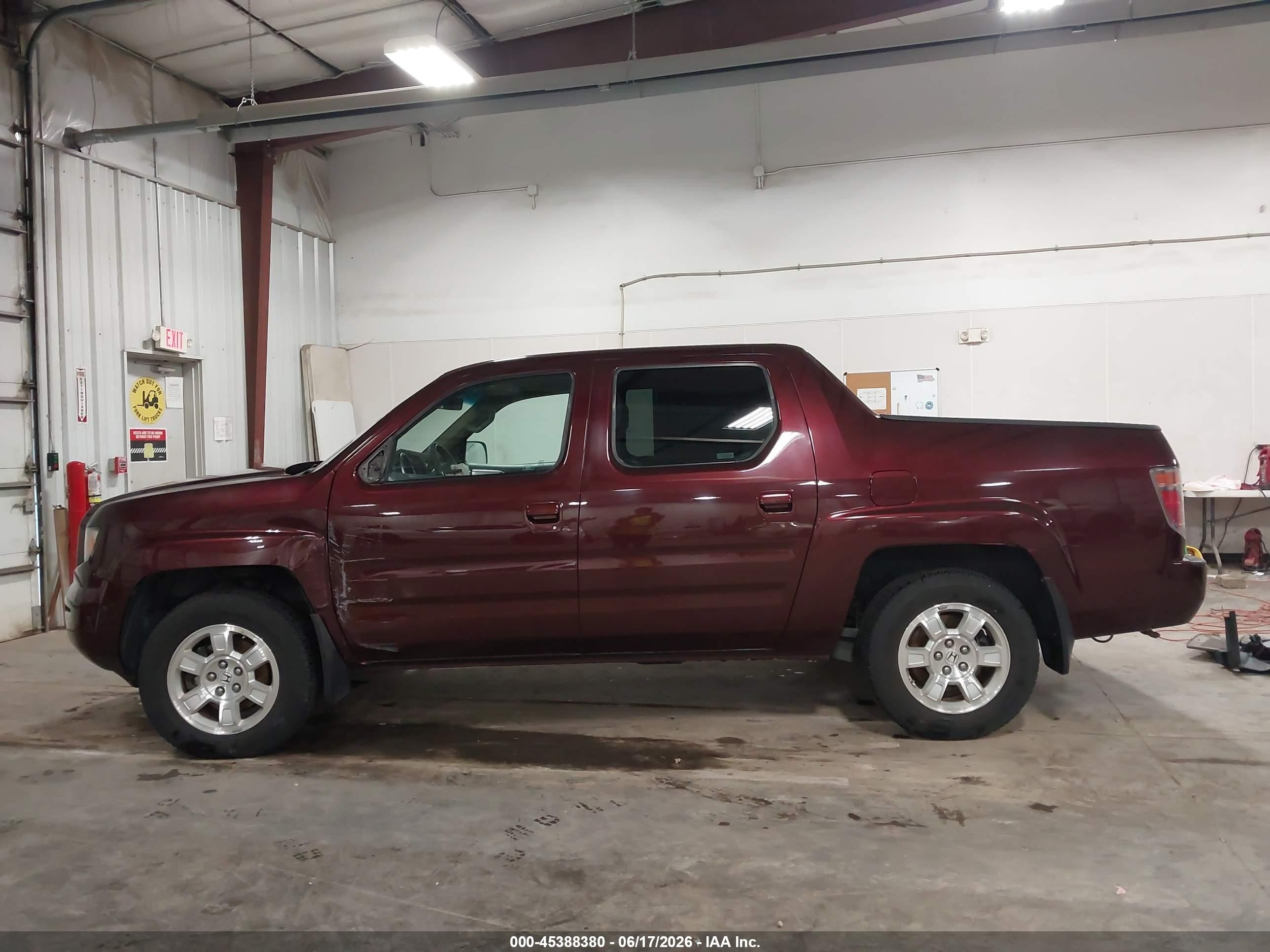 2008 Honda Ridgeline Rtl Burgundy vin: 2HJYK16598H512008