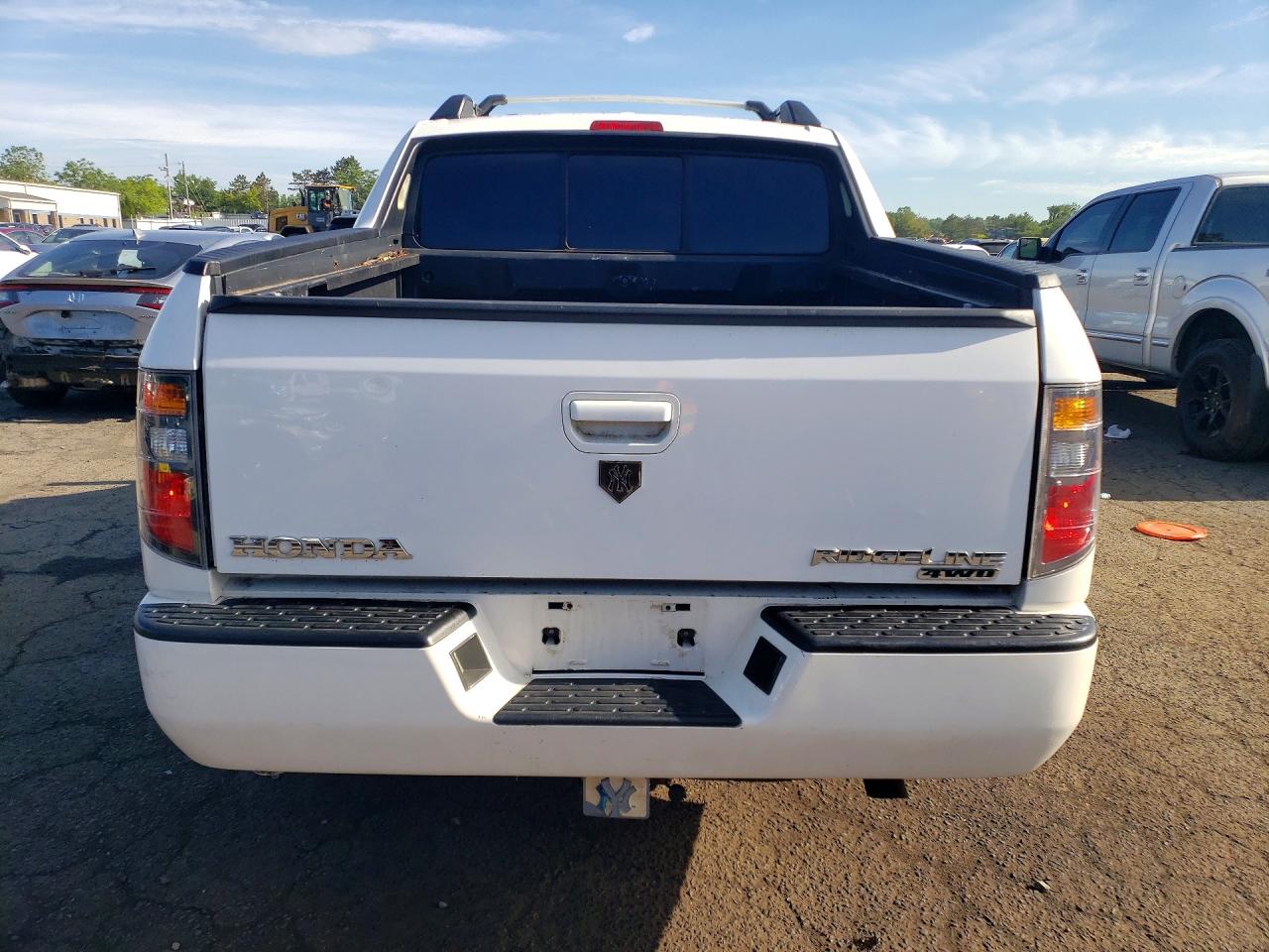 2006 Honda Ridgeline Rtl White vin: 2HJYK165X6H515769