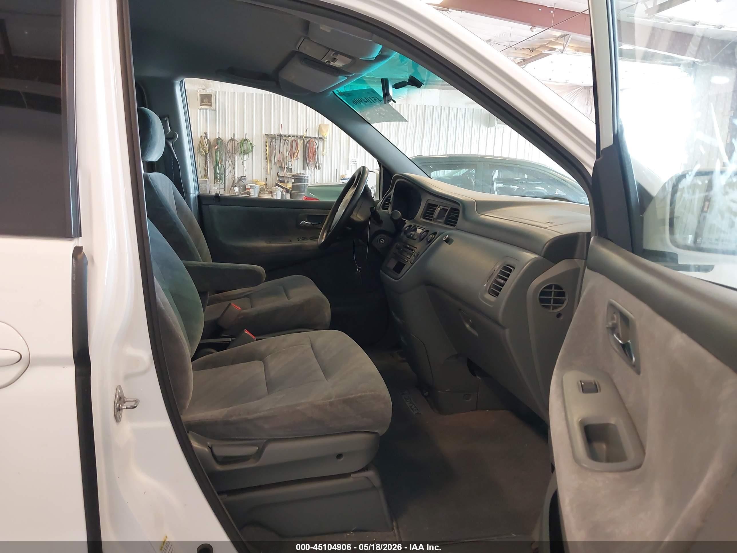 2002 Honda Odyssey Ex White vin: 2HKRL18622H570651