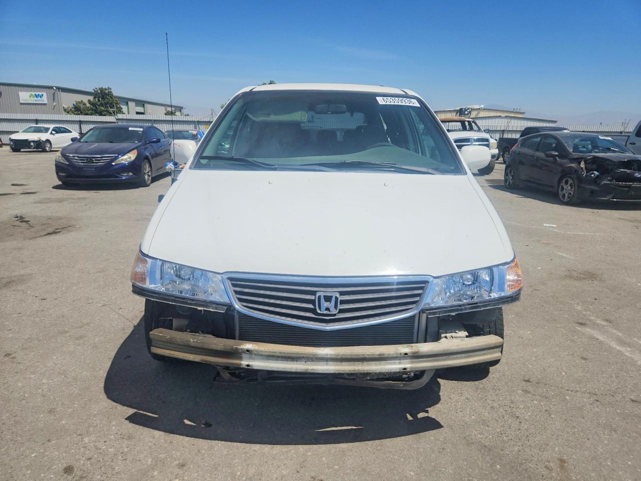 2000 Honda Odyssey Ex White vin: 2HKRL1864YH608017
