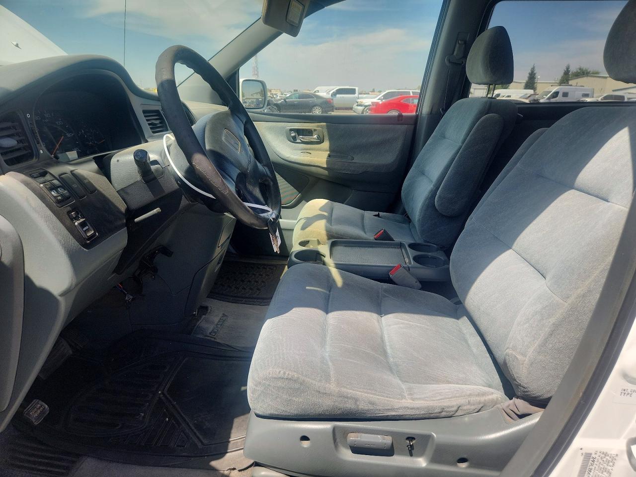 2000 Honda Odyssey Ex White vin: 2HKRL1864YH608017