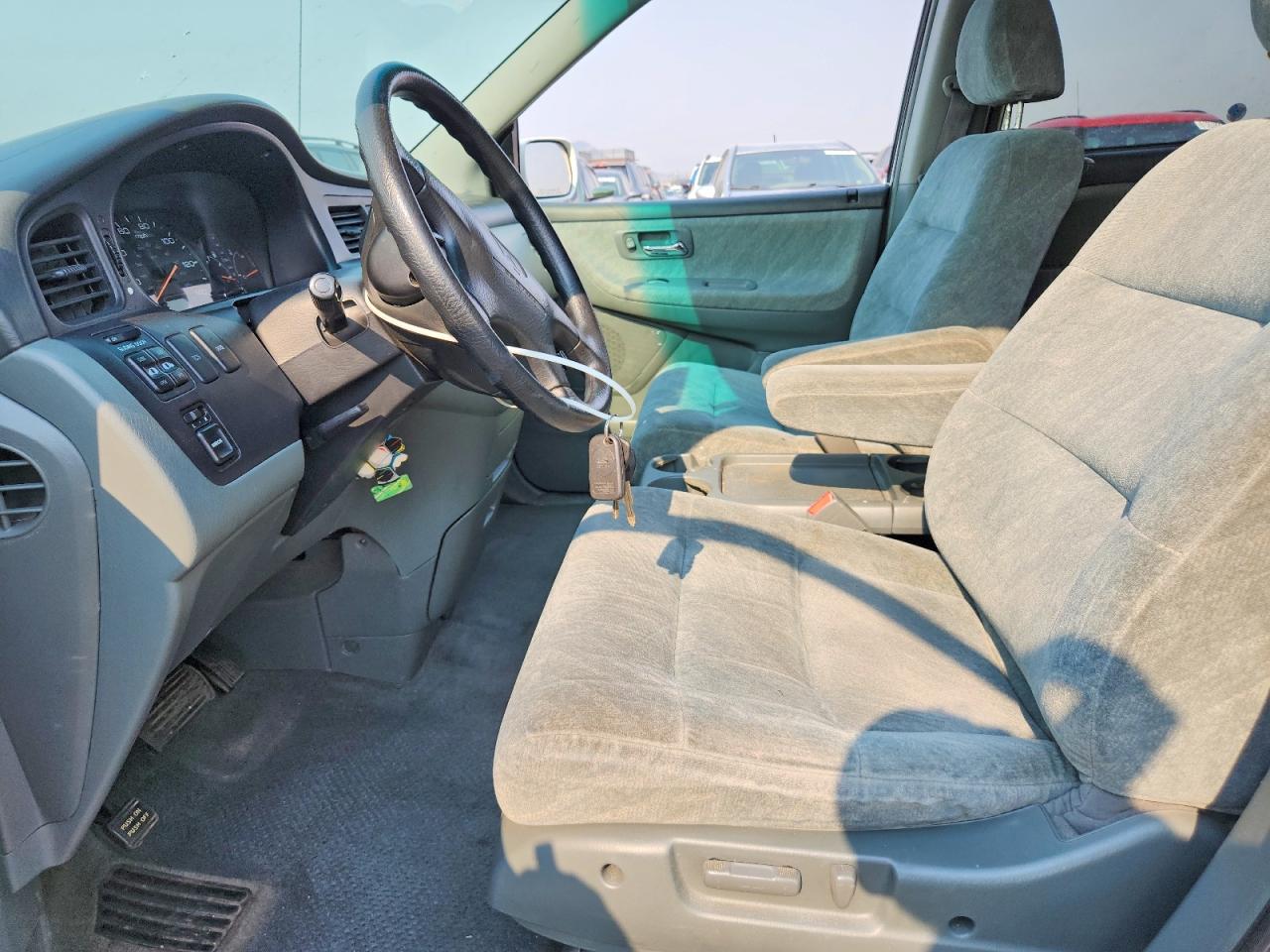 2000 Honda Odyssey Ex White vin: 2HKRL1868YH626536