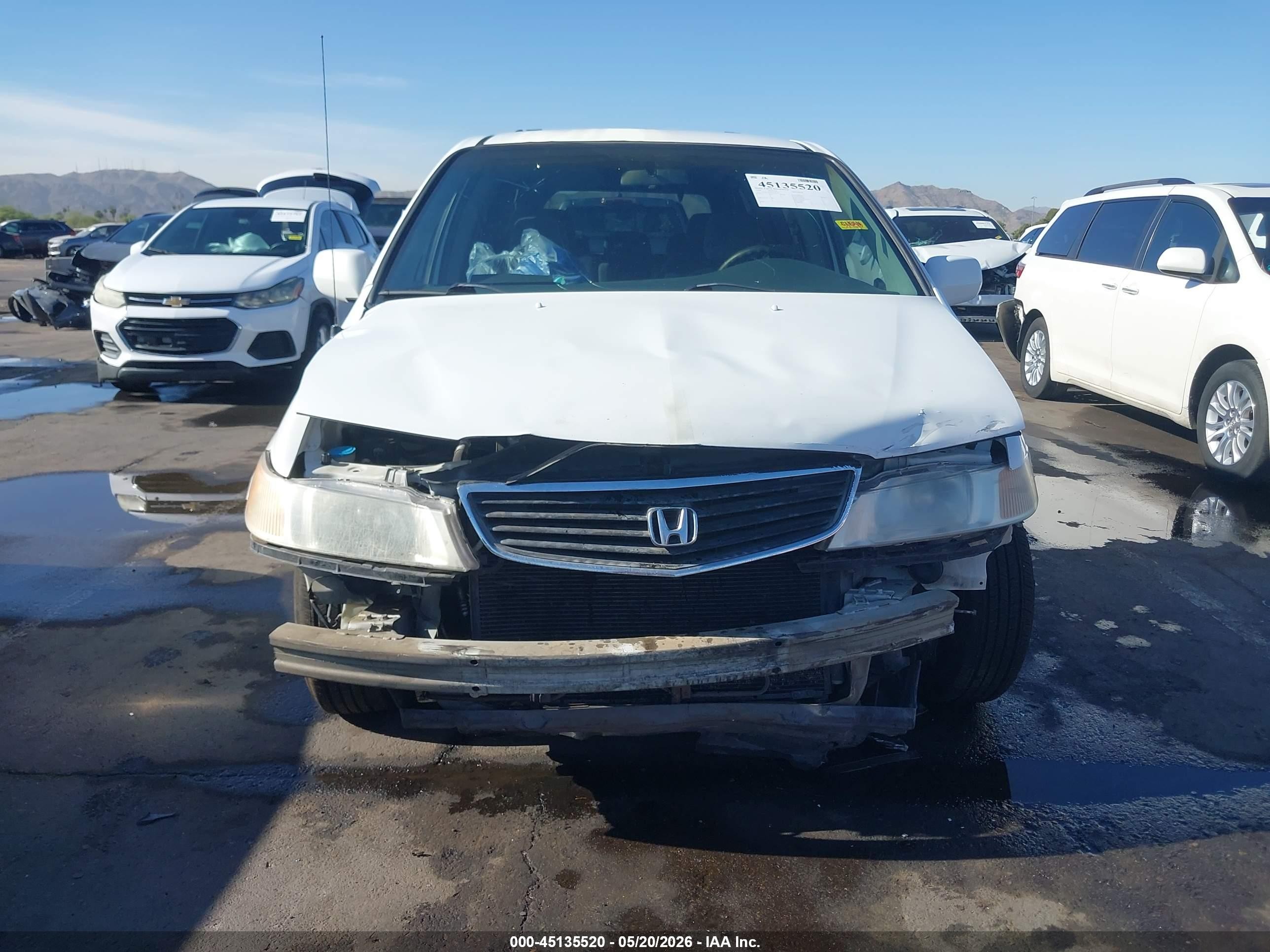 2000 Honda Odyssey Ex White vin: 2HKRL1878YH587522