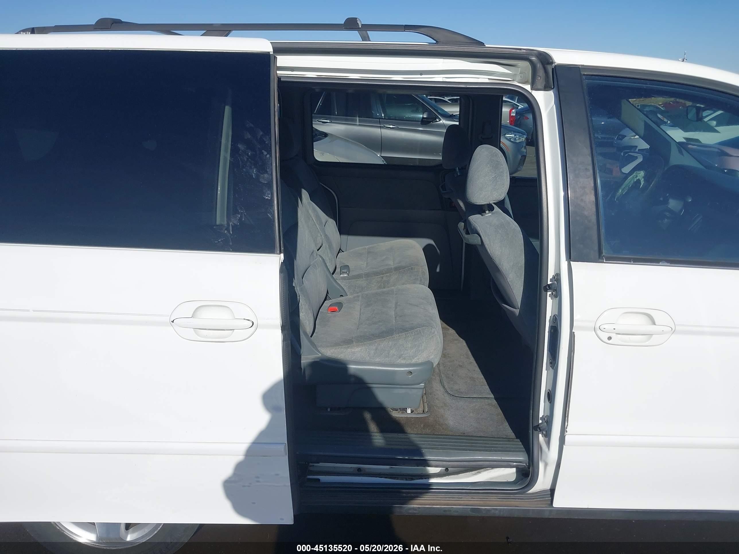 2000 Honda Odyssey Ex White vin: 2HKRL1878YH587522