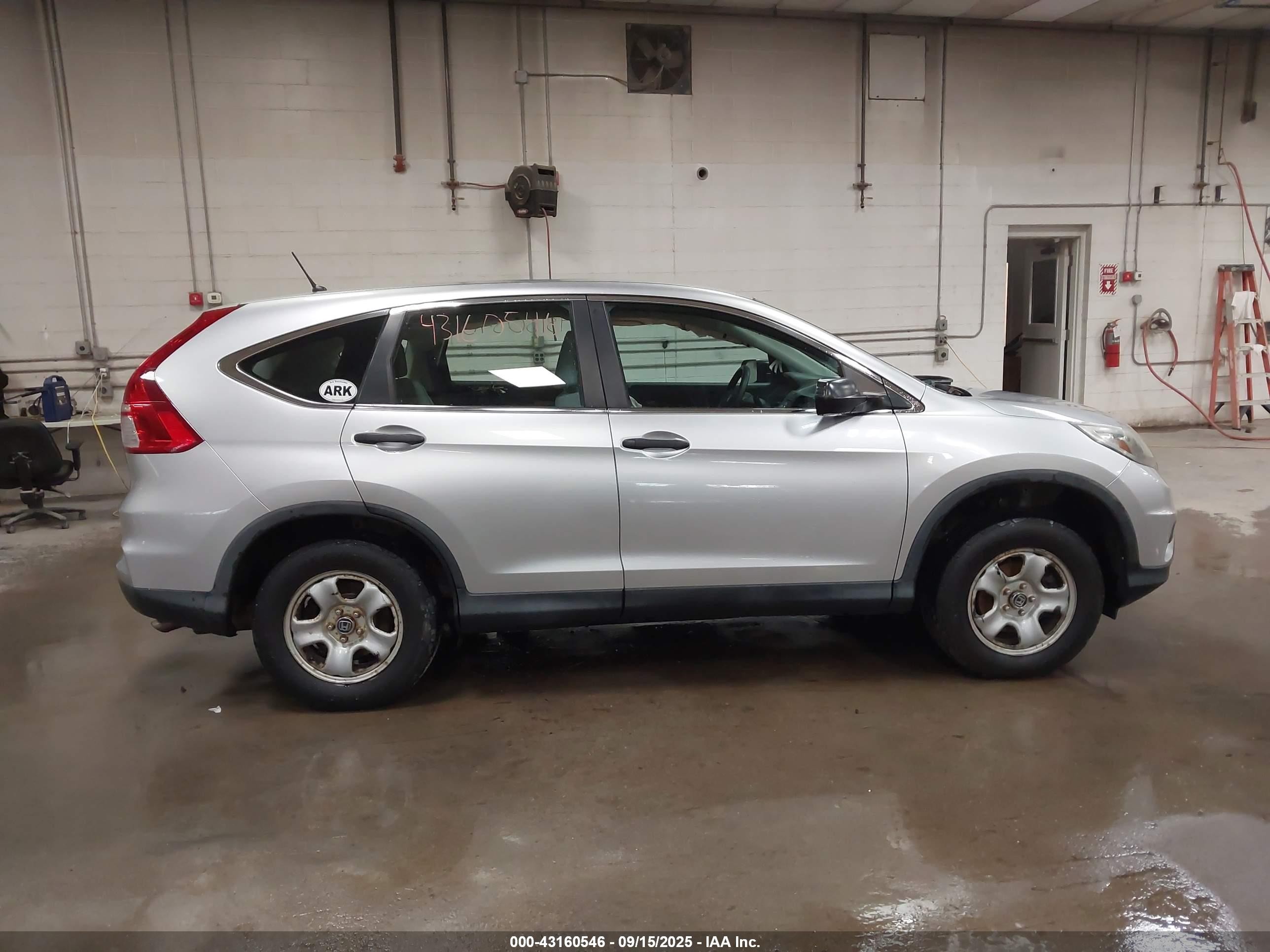 2015 Honda Cr-v Lx Silver vin: 2HKRM4H32FH641910