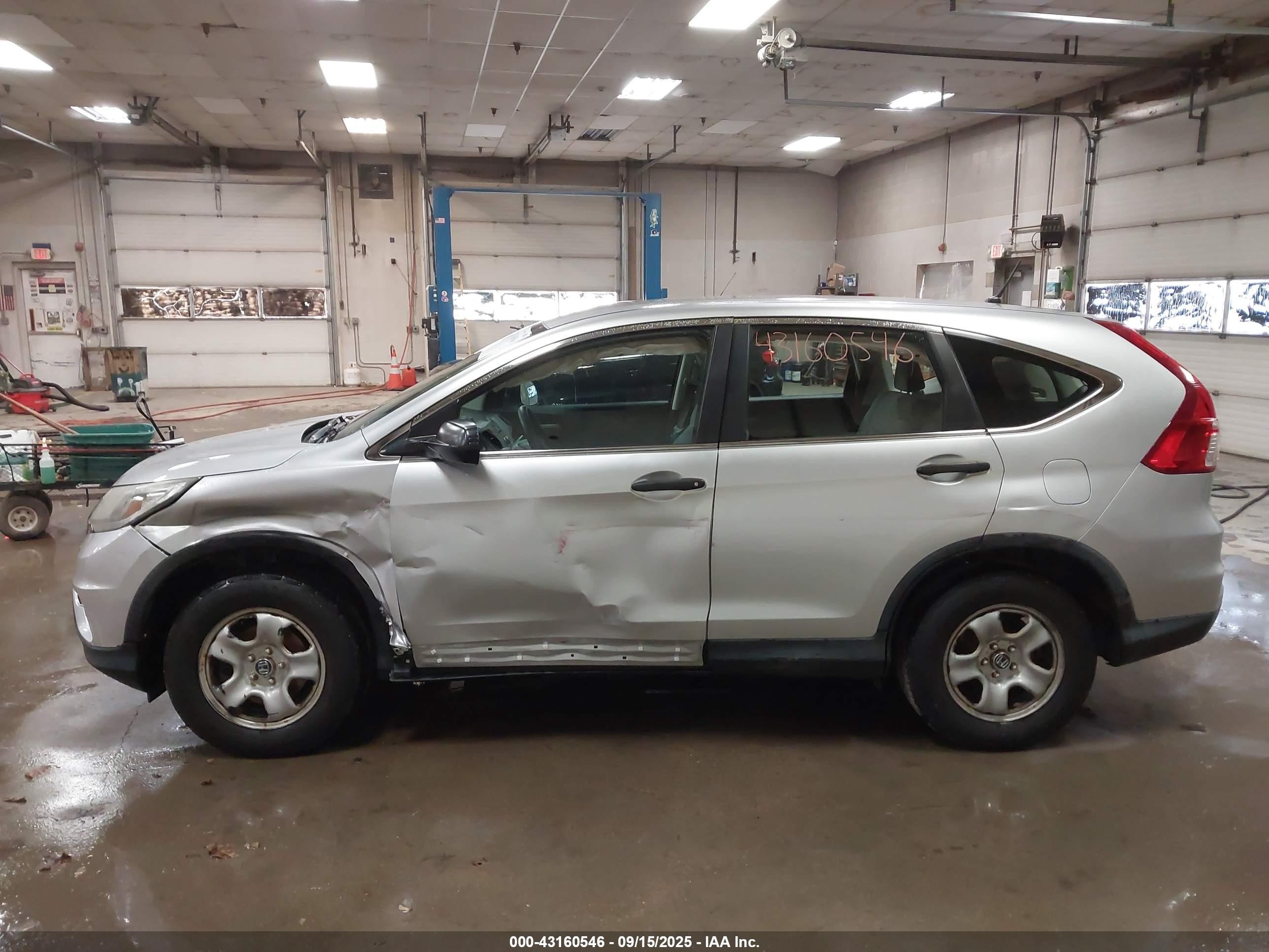 2015 Honda Cr-v Lx Silver vin: 2HKRM4H32FH641910