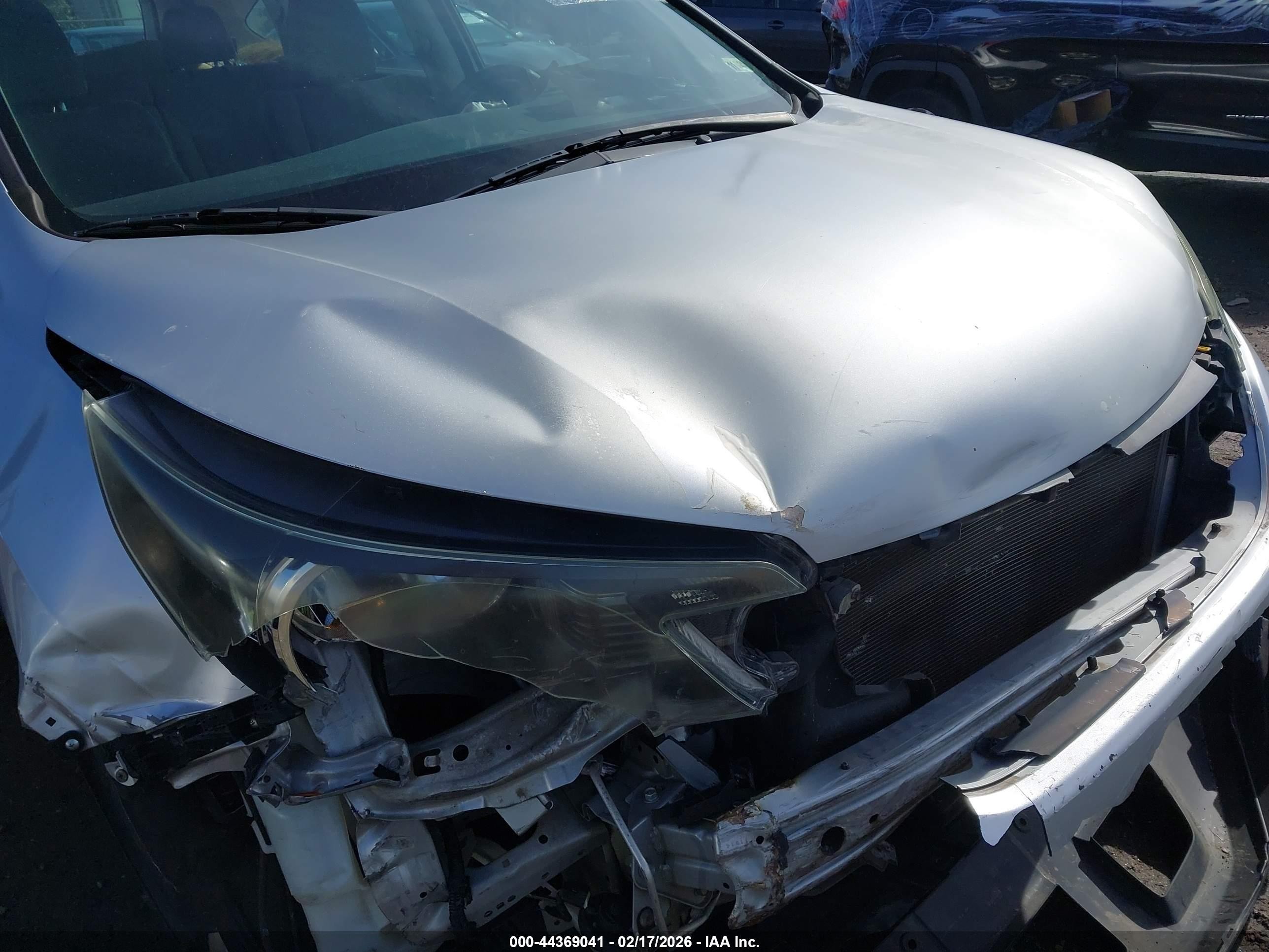 2014 Honda Cr-v Lx Silver vin: 2HKRM4H33EH682920