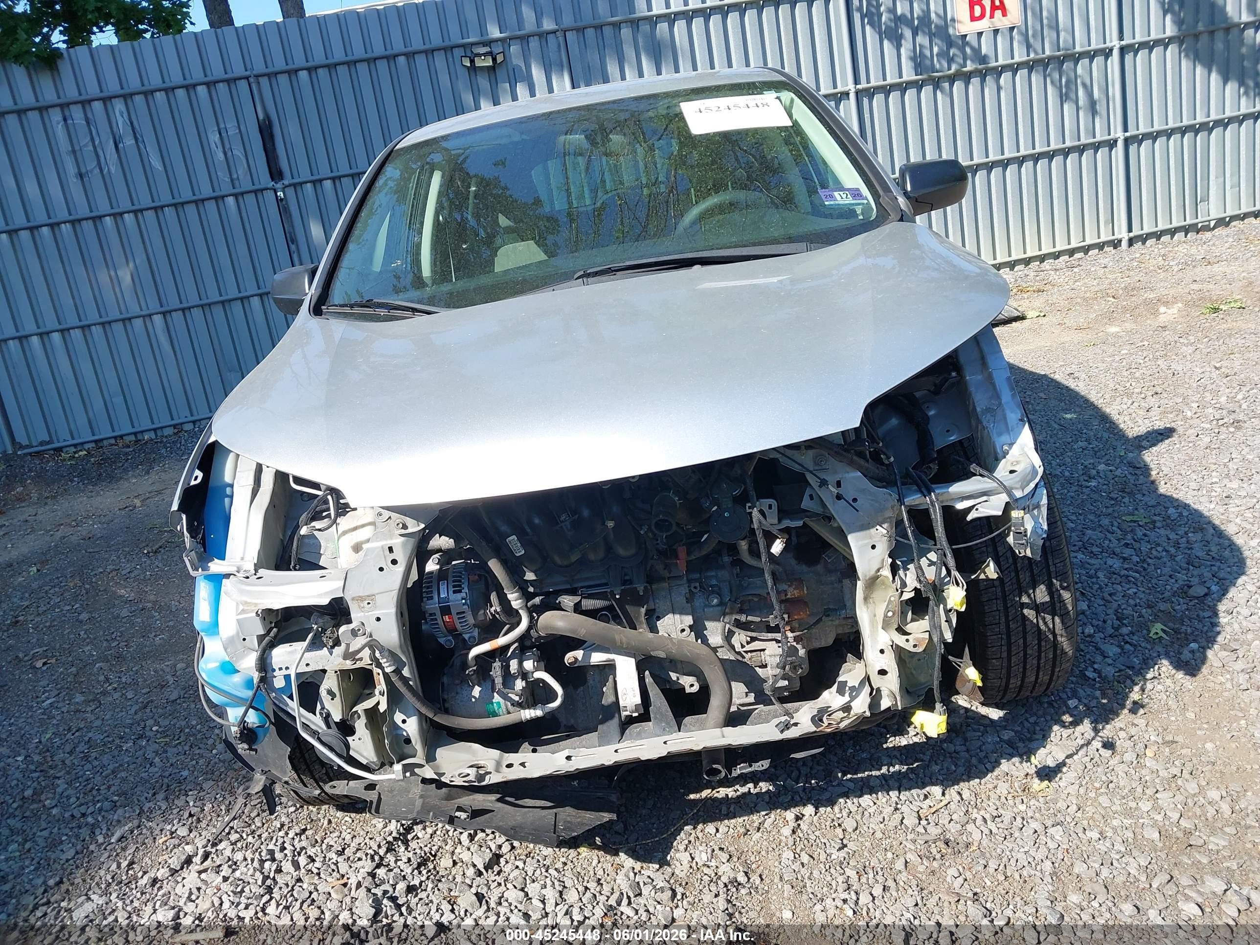 2014 Honda Cr-v Lx Silver vin: 2HKRM4H3XEH723057