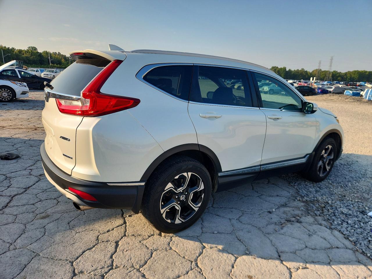 2017 Honda Cr-v Touring Белый vin: 2HKRW2H98HH683780
