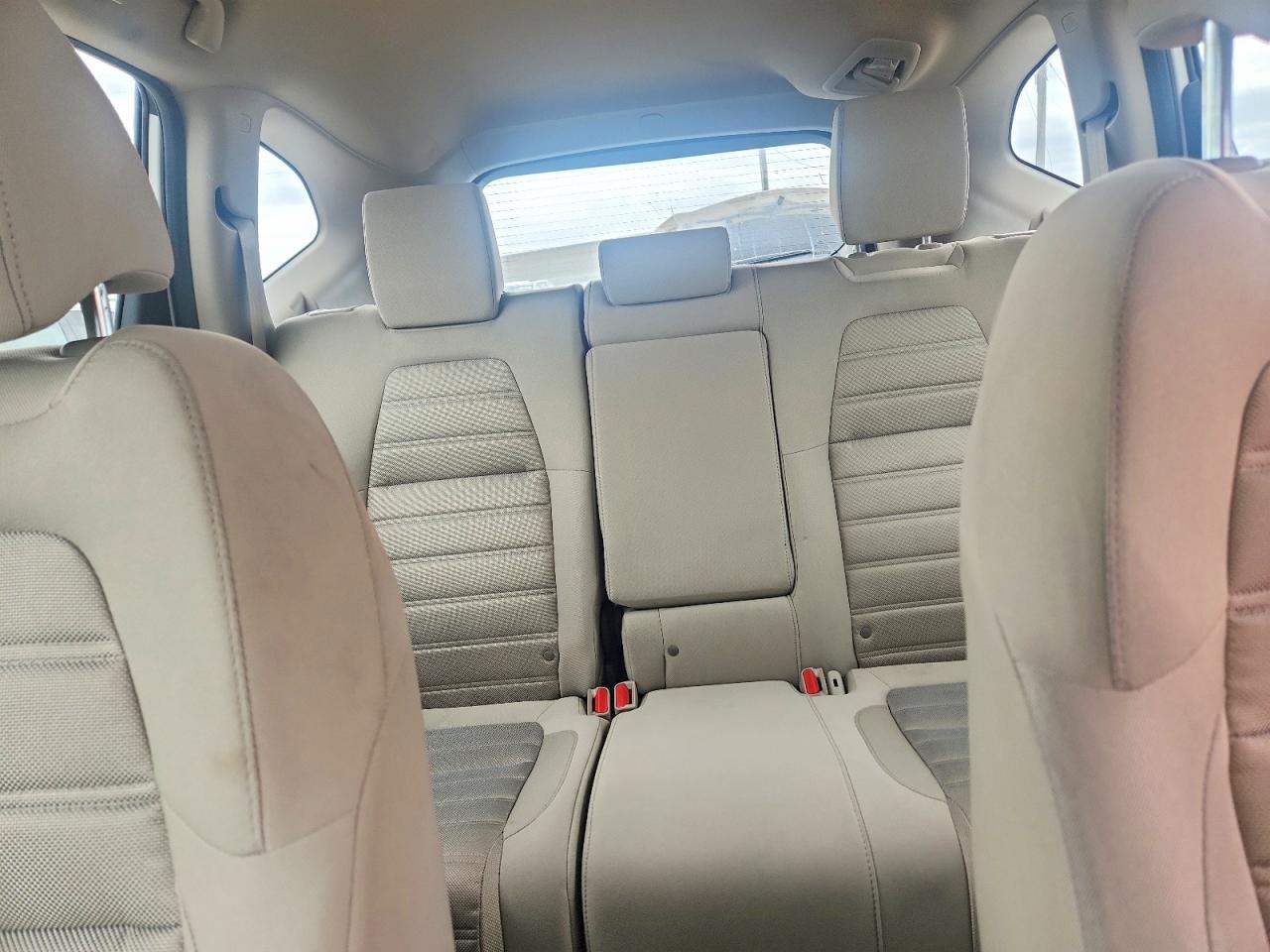 2019 Honda Cr-v Lx White vin: 2HKRW5H38KH410052