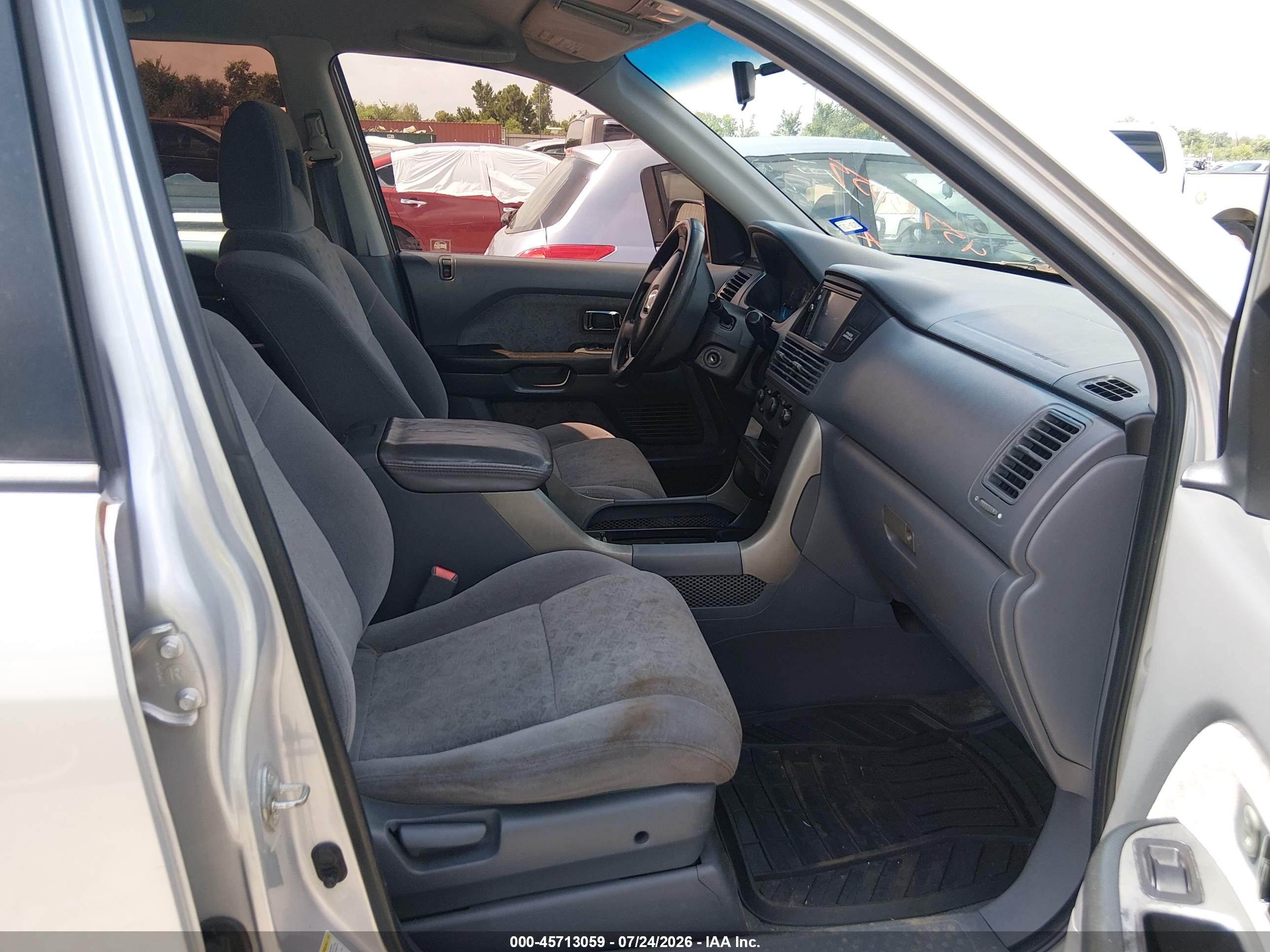 2005 Honda Pilot Lx Серебряный vin: 2HKYF18105H551916