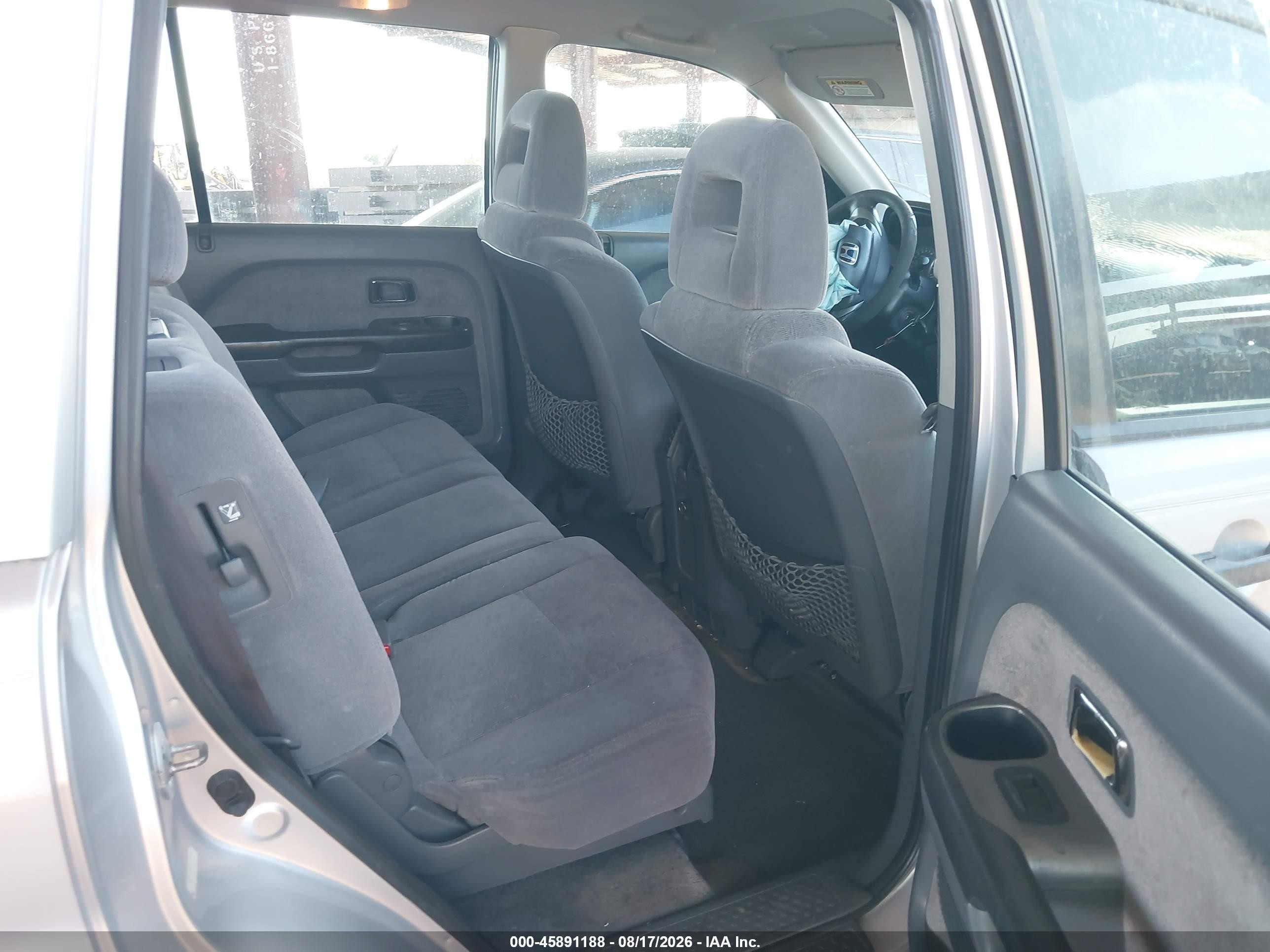 2004 Honda Pilot Lx Silver vin: 2HKYF18114H535321